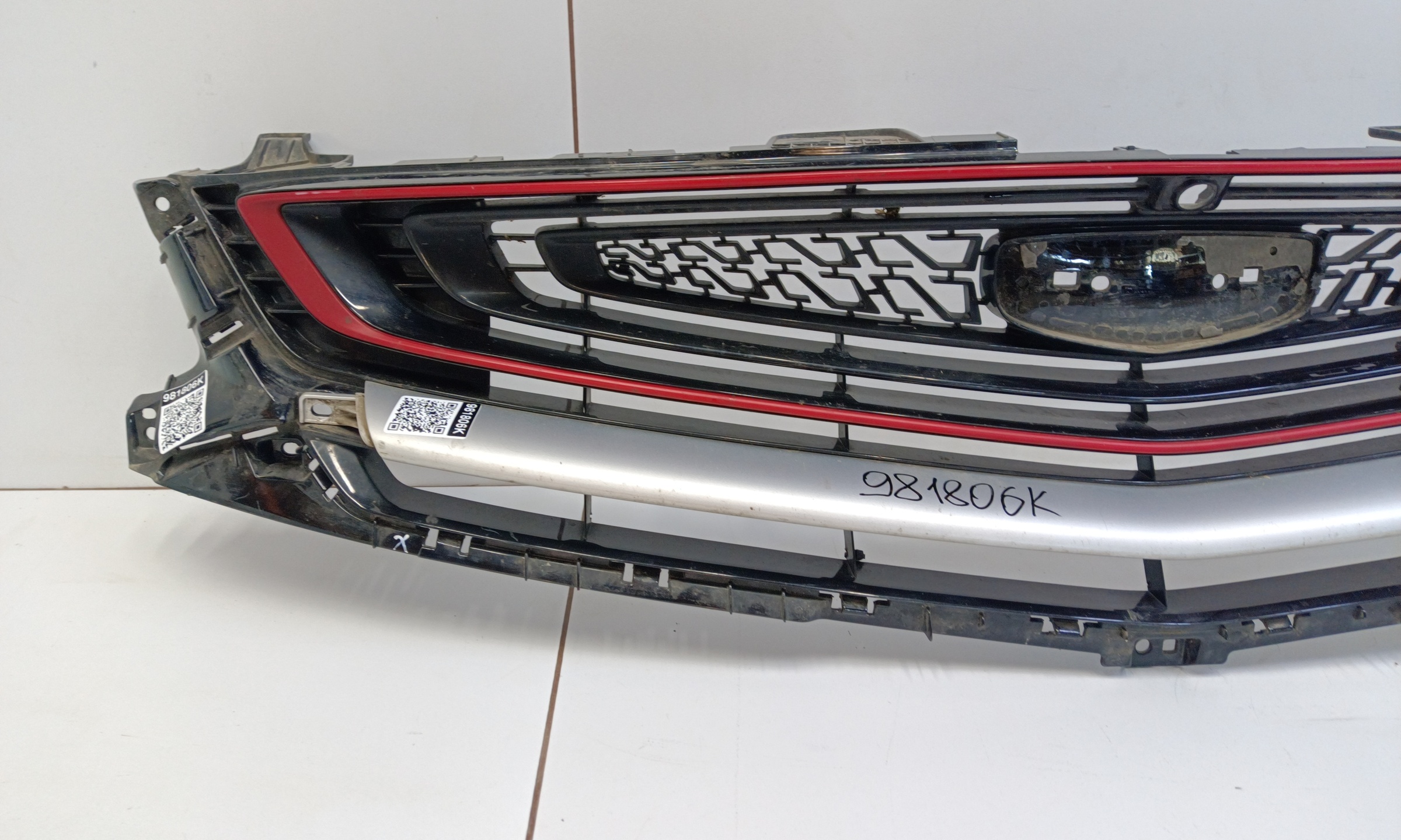 Решетка радиатора Geely Coolray под камеру