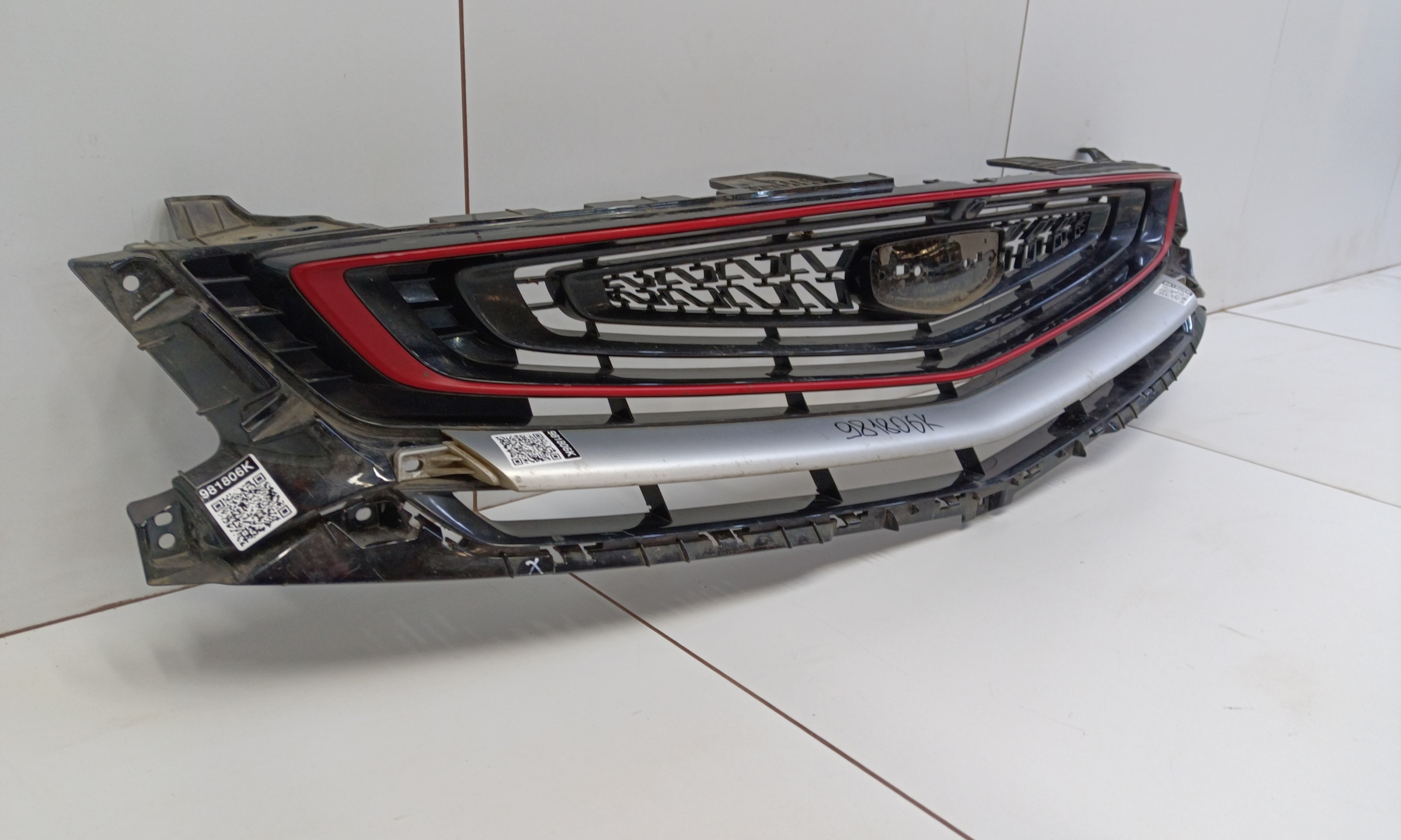 Решетка радиатора Geely Coolray под камеру