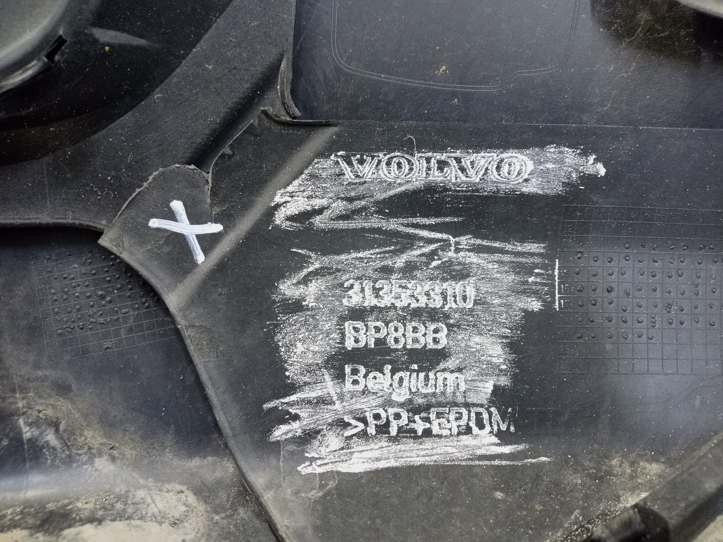 Бампер передний Volvo V40 Cross Country