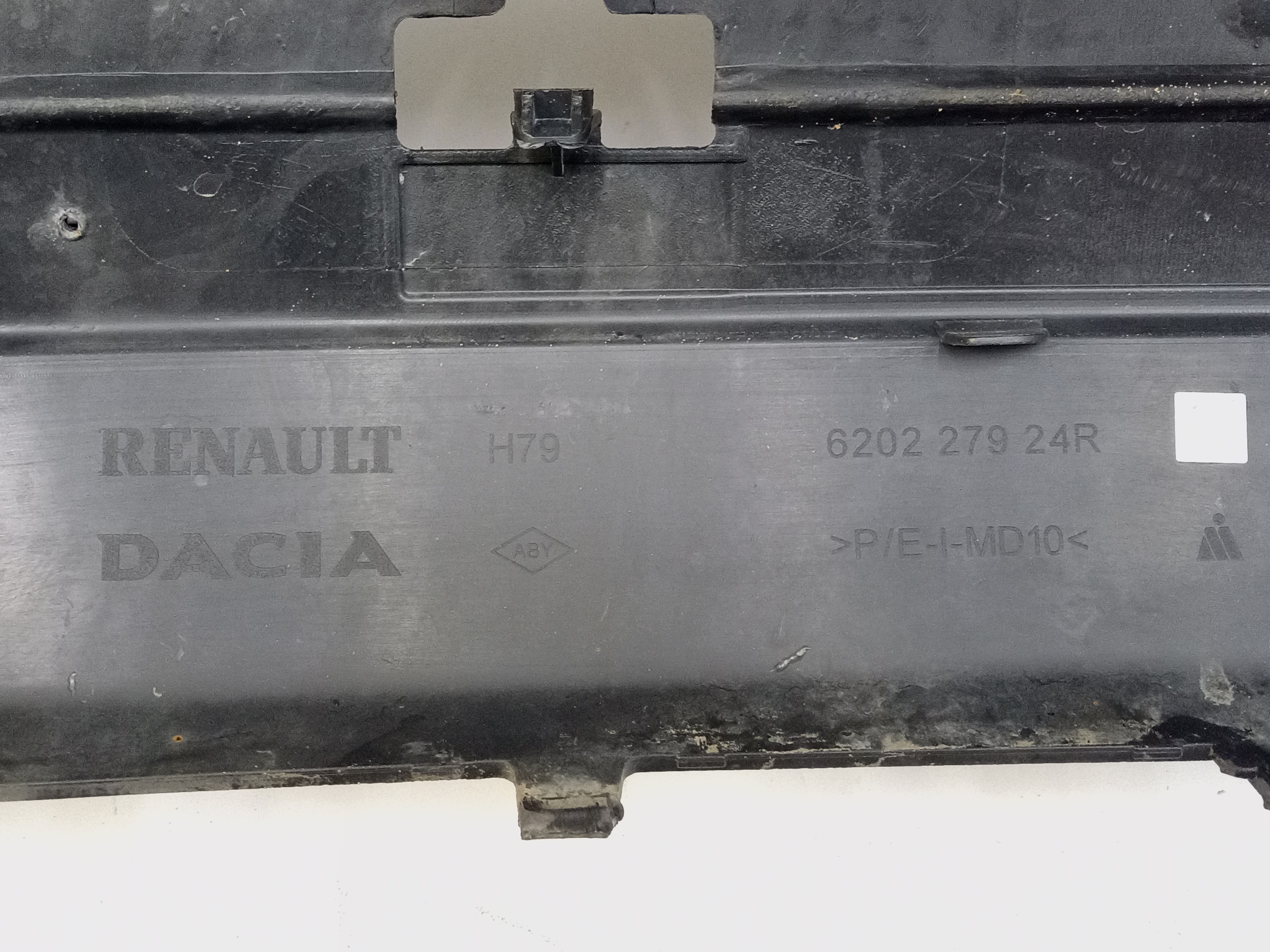 Бампер передний Renault Duster 1