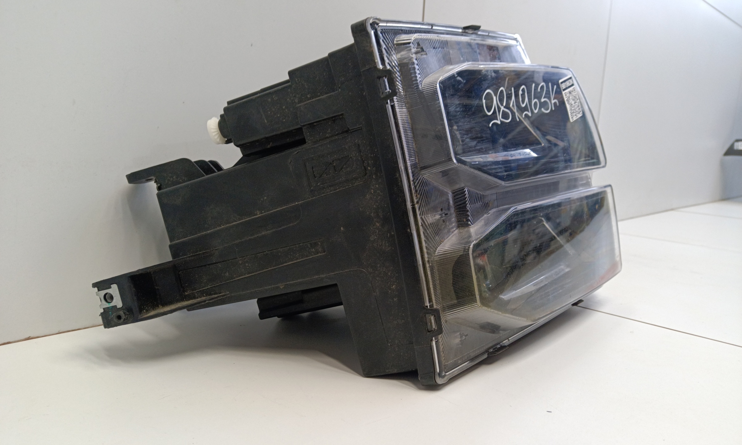 Фара передняя правая Jetour Dashing LED