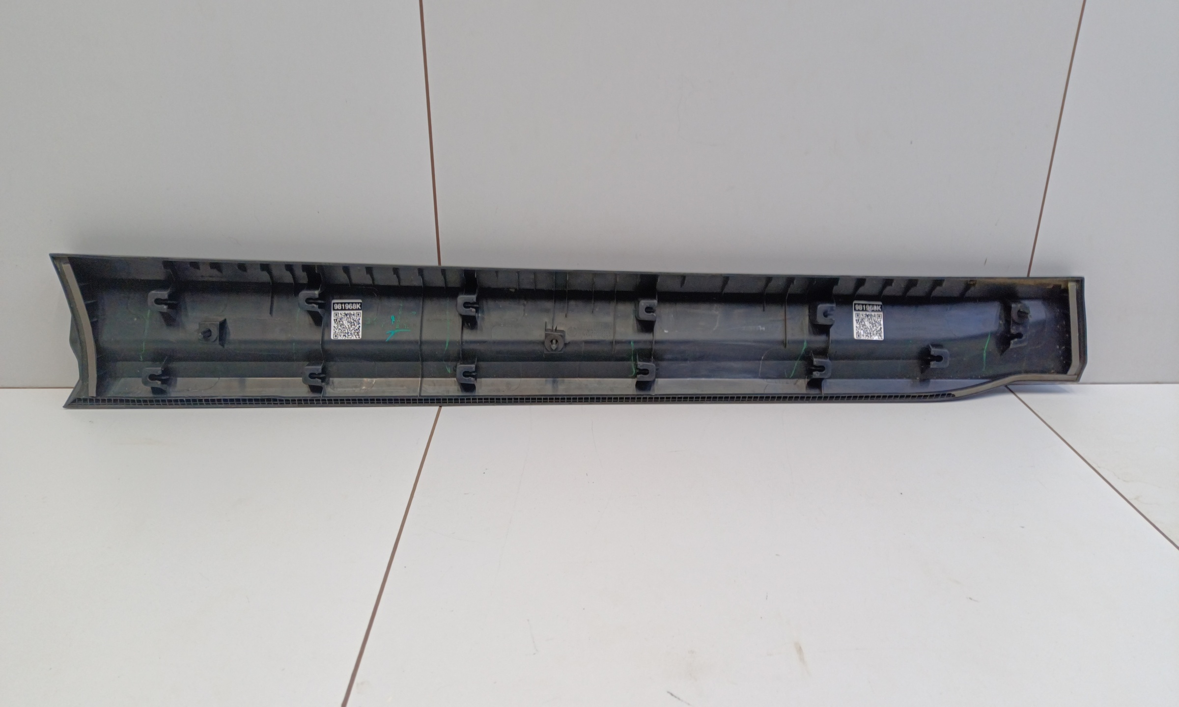 Накладка двери передней правой Geely Coolray