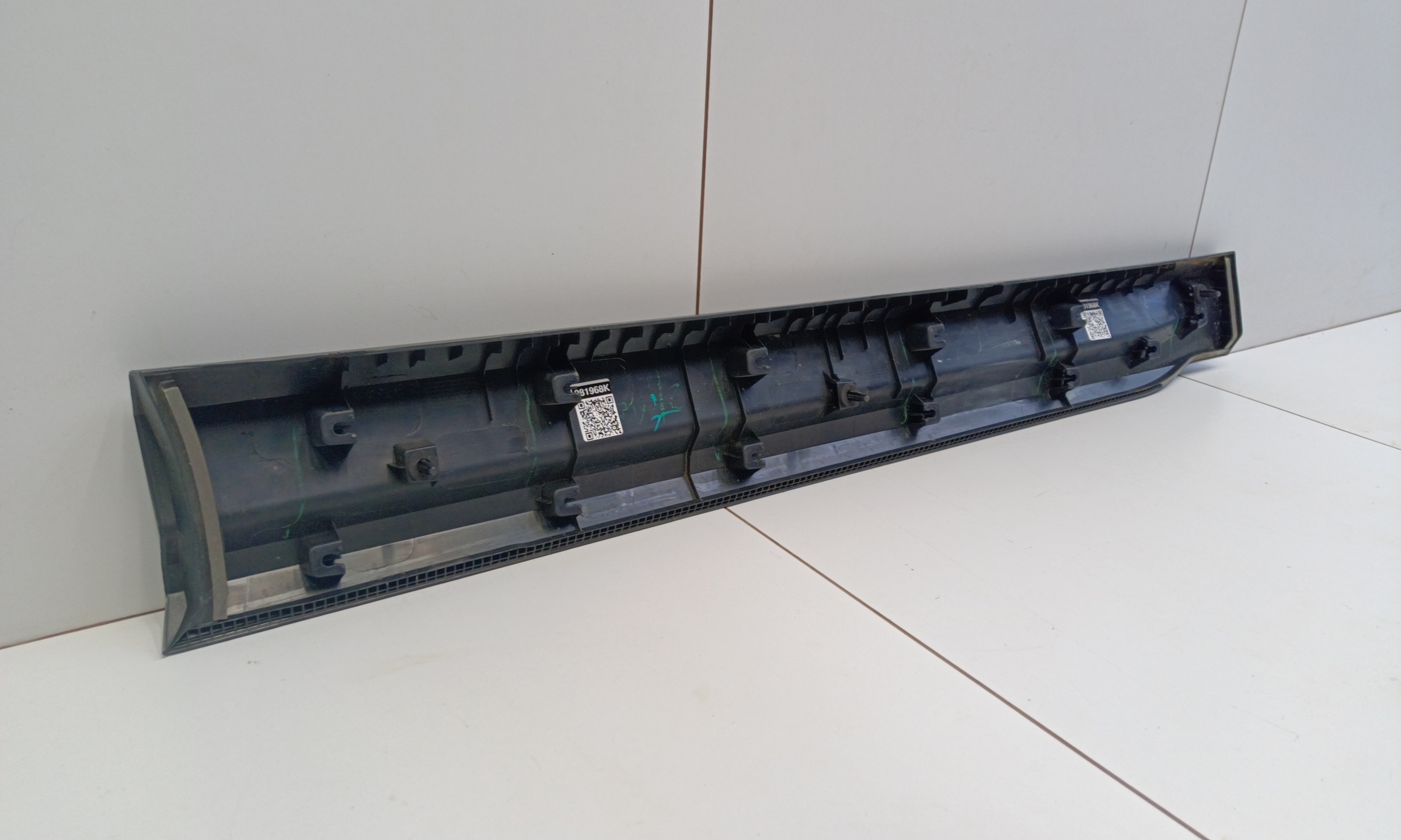 Накладка двери передней правой Geely Coolray