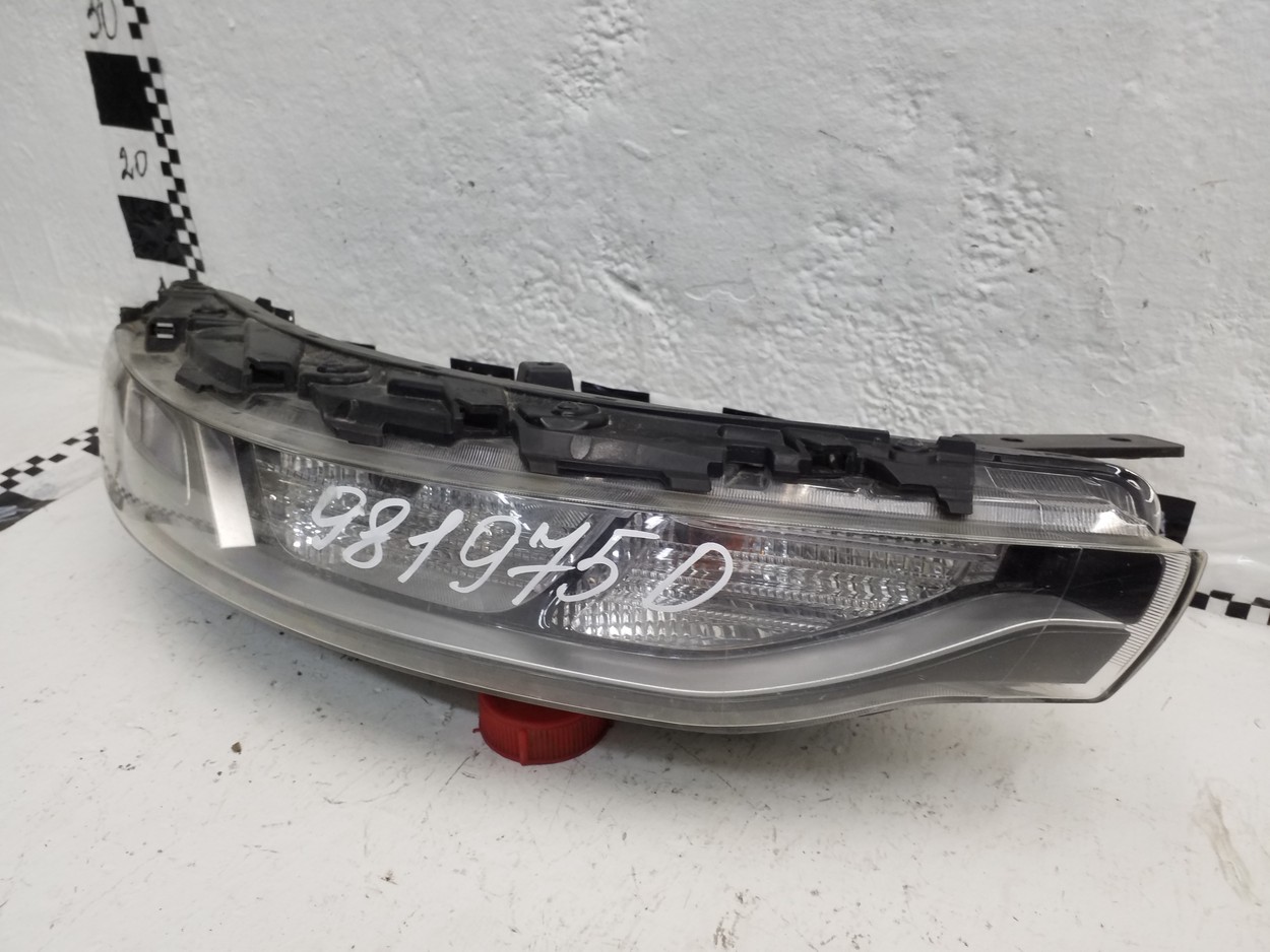 Фара передняя правая верхняя Kia Soul 3 галоген