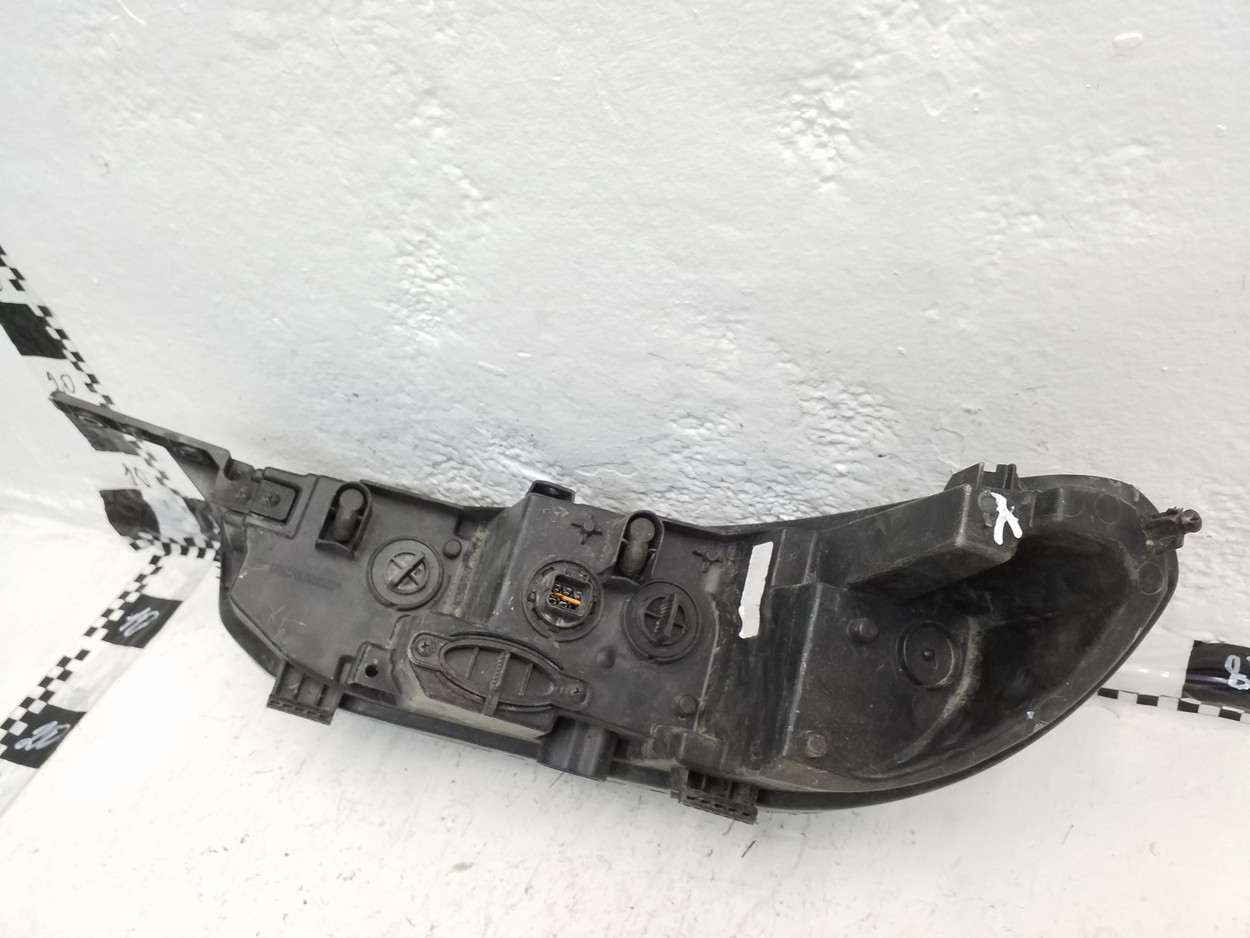 Фара передняя правая верхняя Kia Soul 3 галоген