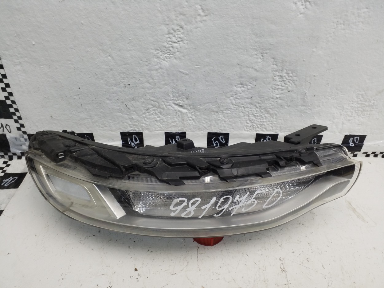 Фара передняя правая верхняя Kia Soul 3 галоген