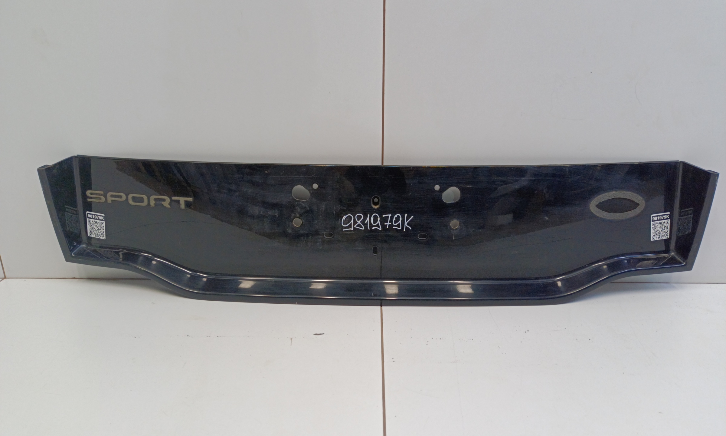 Накладка крышки багажника Land Rover Discovery Sport R-Dynamic