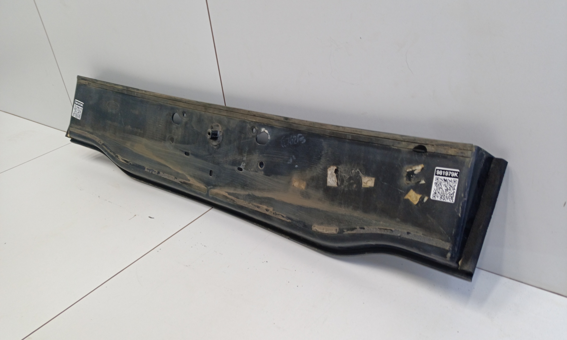 Накладка крышки багажника Land Rover Discovery Sport R-Dynamic