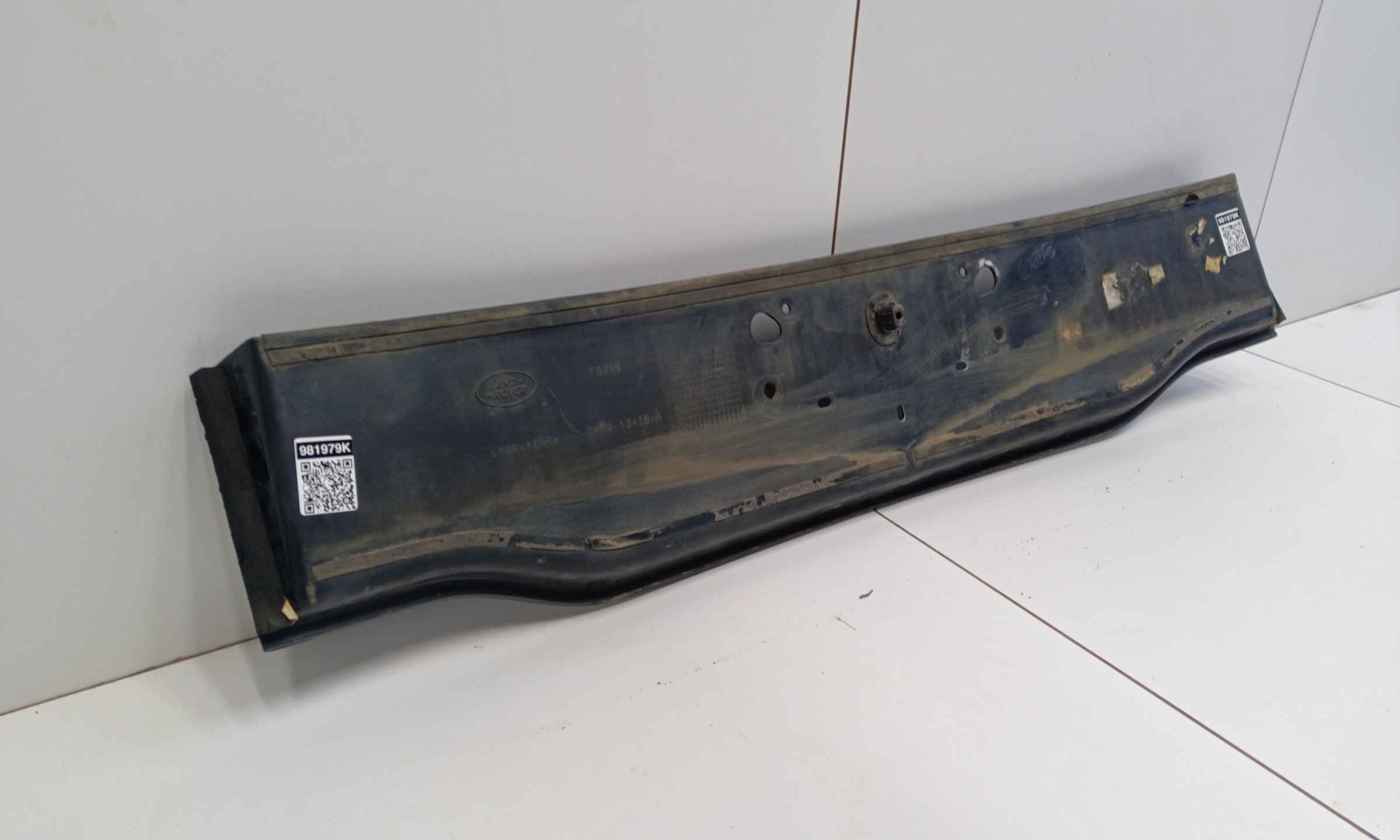 Накладка крышки багажника Land Rover Discovery Sport R-Dynamic