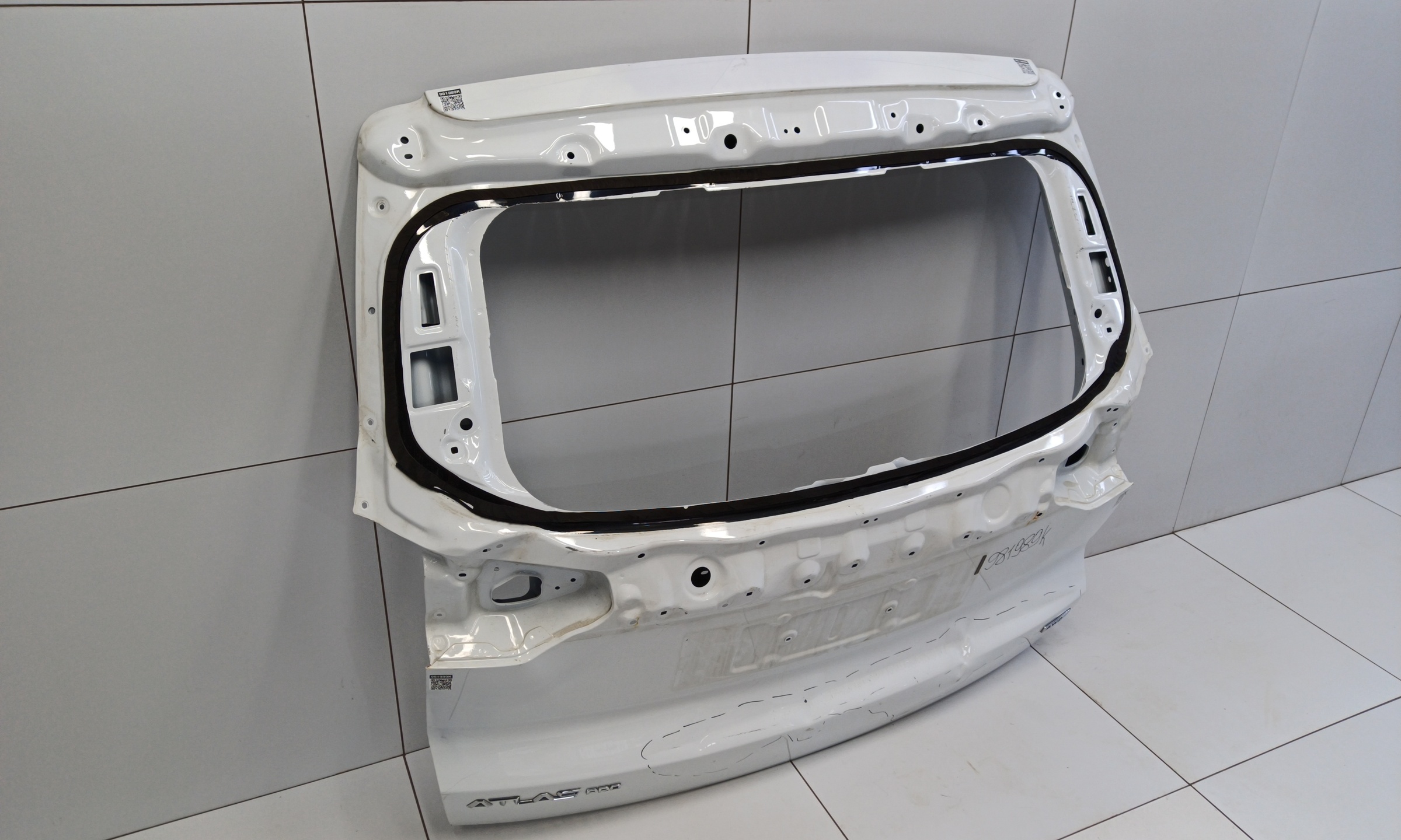 Крышка багажника Geely Atlas Pro