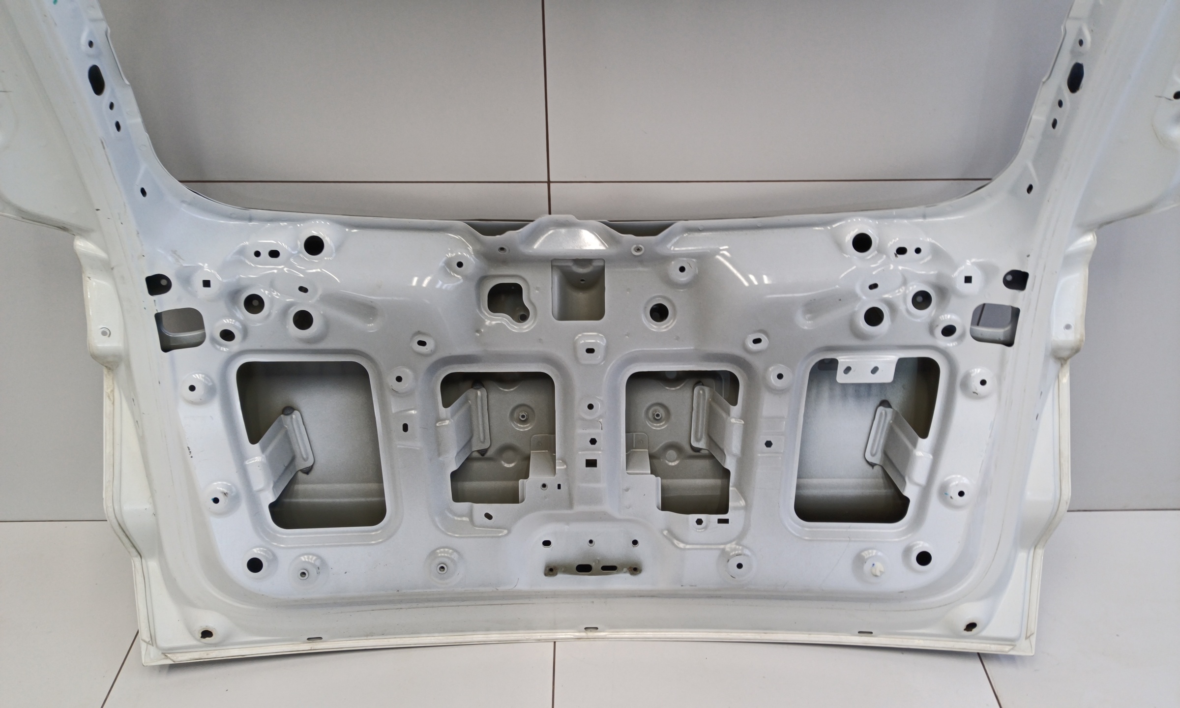 Крышка багажника Geely Atlas Pro