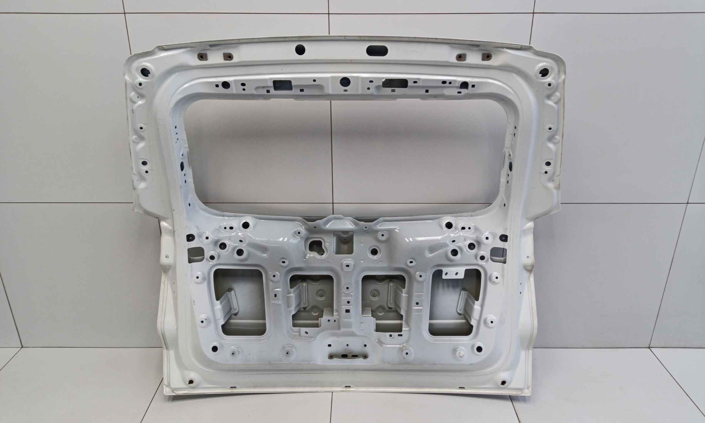 Крышка багажника Geely Atlas Pro