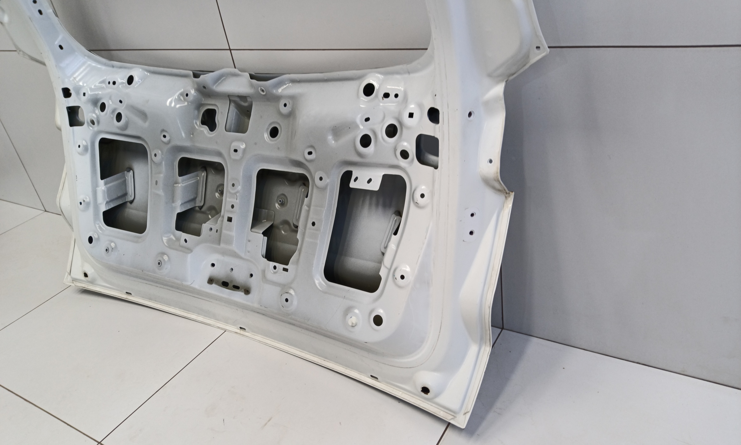 Крышка багажника Geely Atlas Pro
