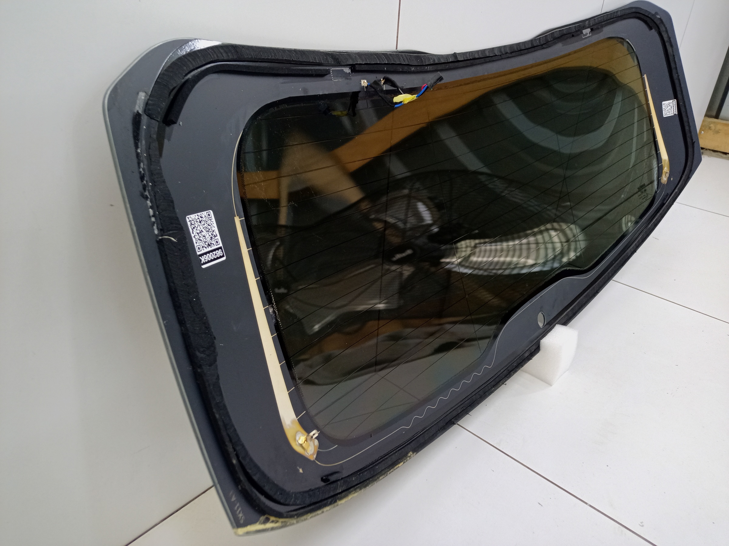 Стекло крышки багажника Geely Coolray Restail