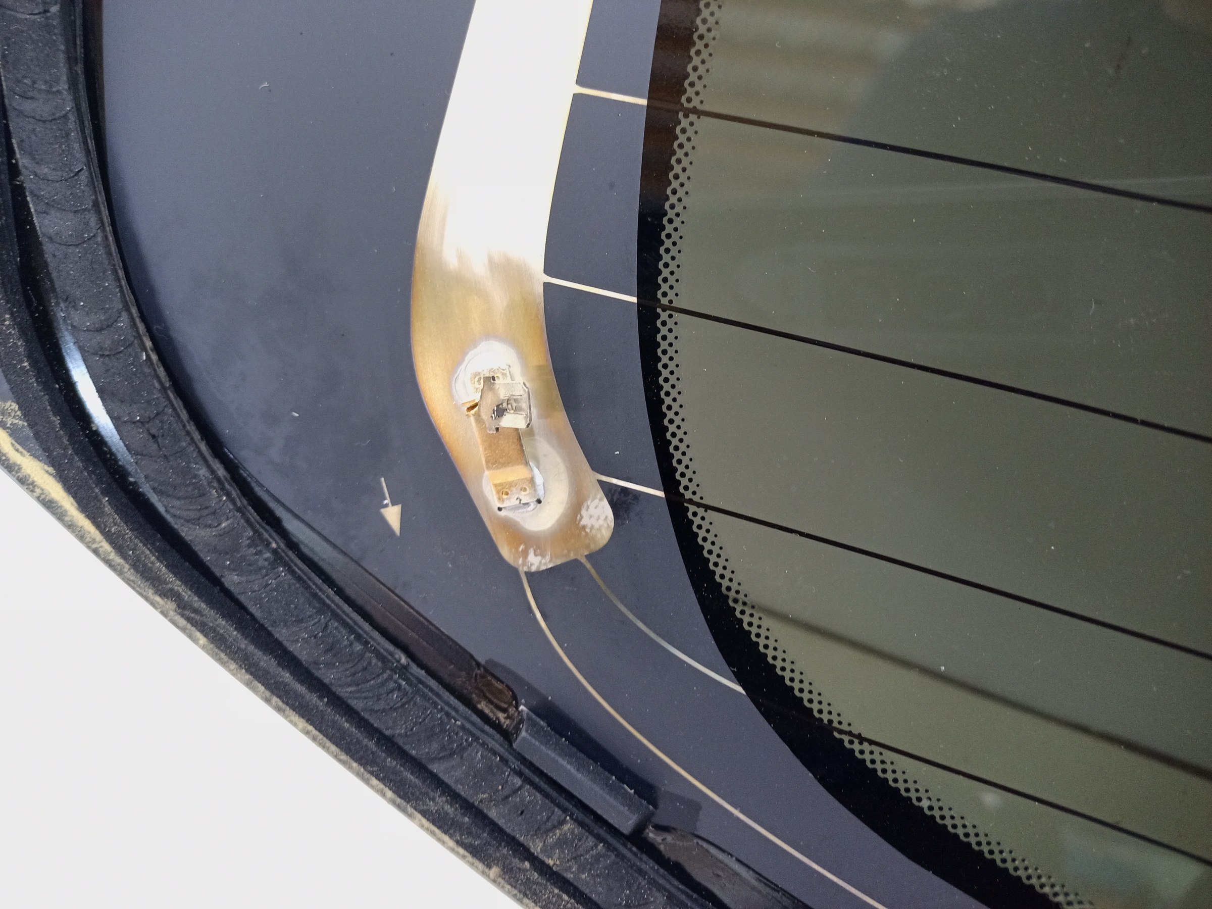 Стекло крышки багажника Geely Coolray Restail