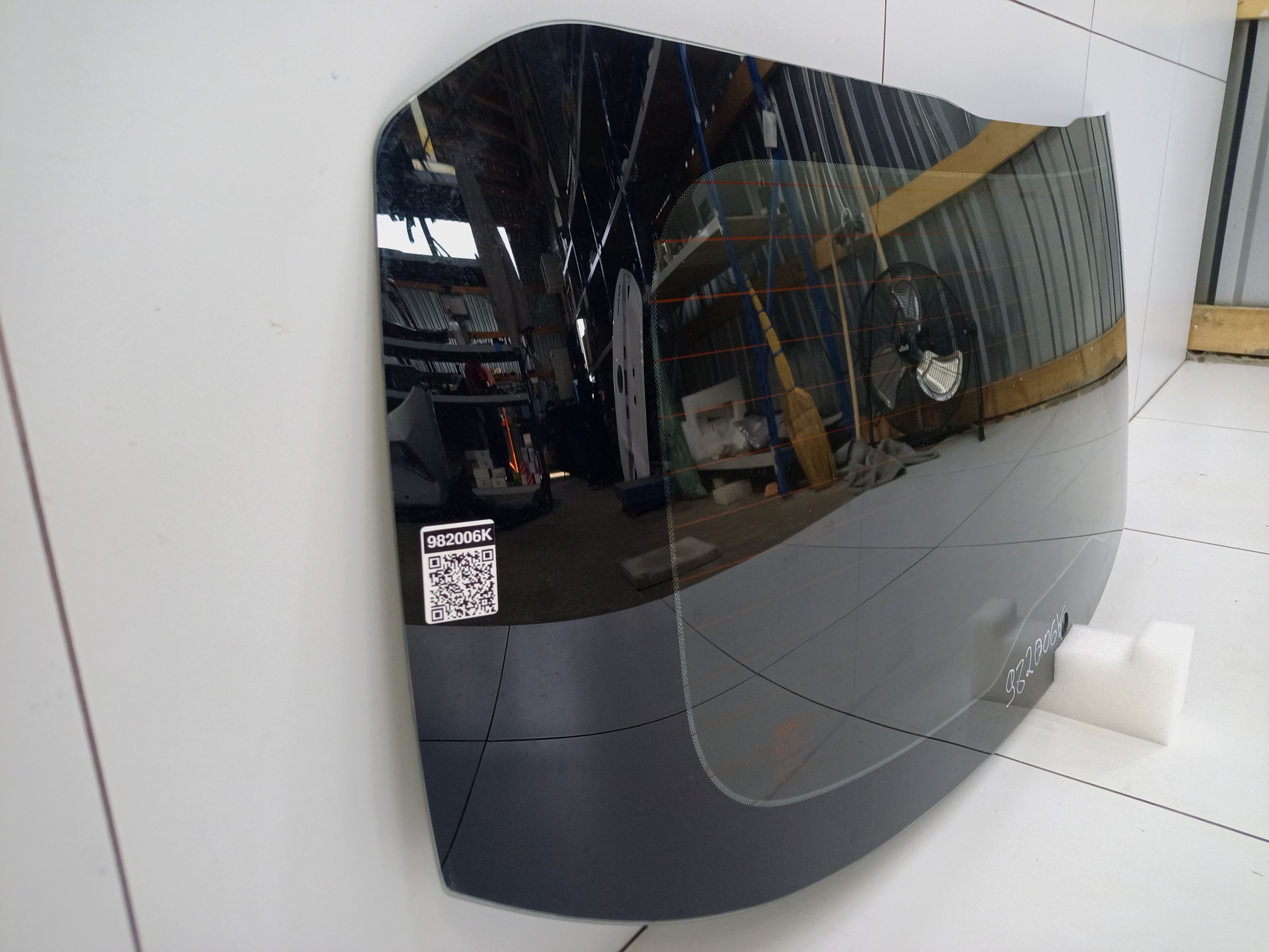 Стекло крышки багажника Geely Coolray Restail