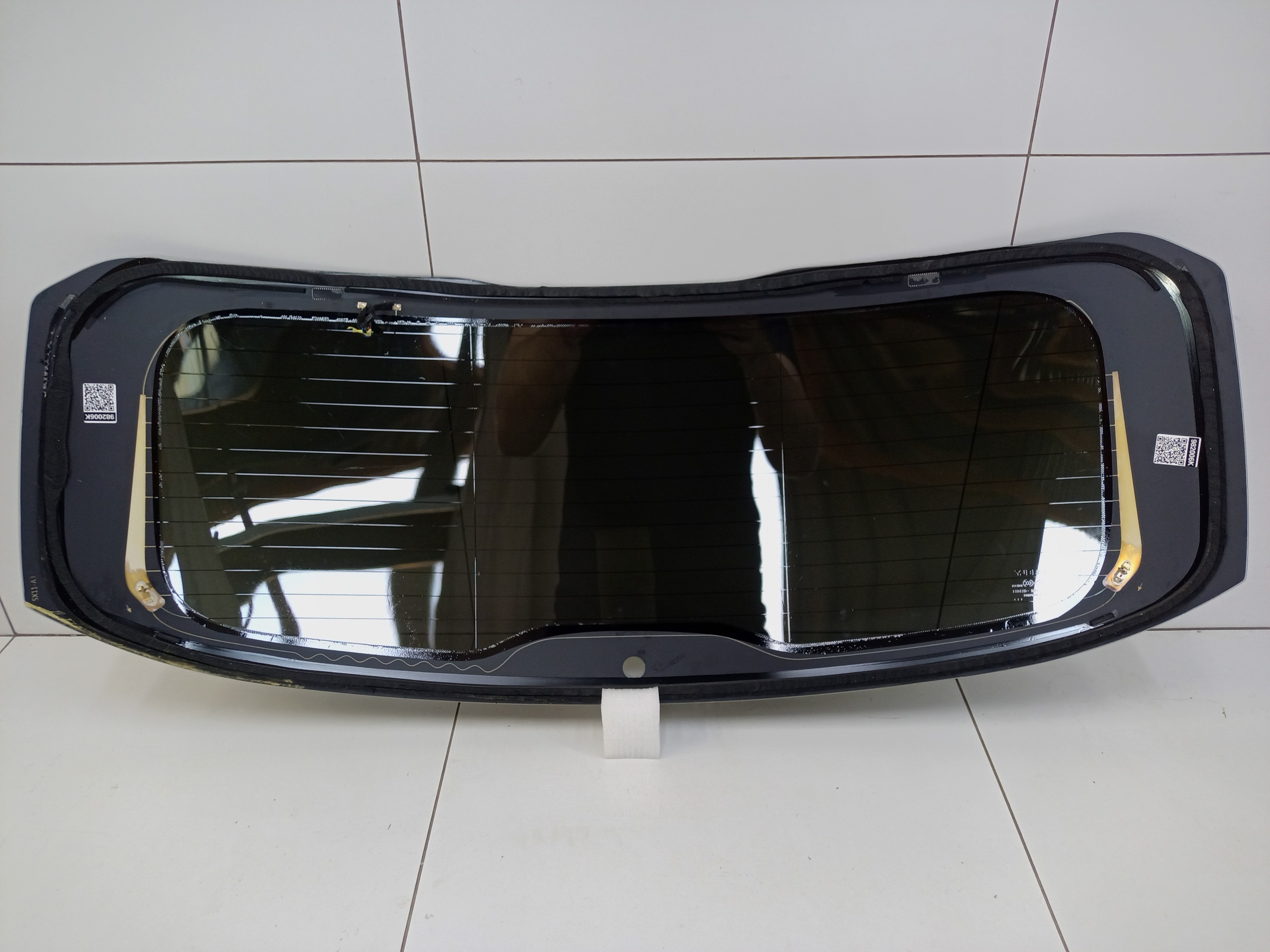 Стекло крышки багажника Geely Coolray Restail