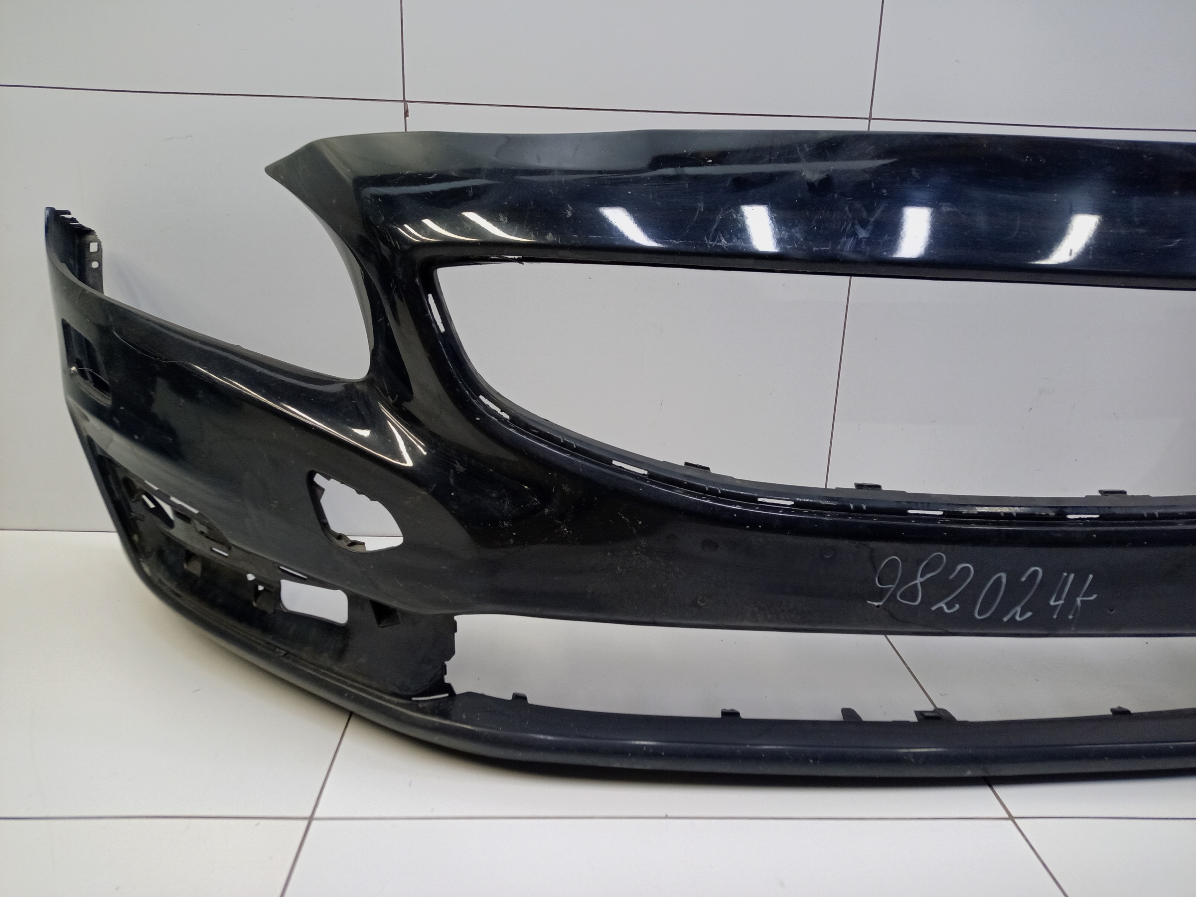 Бампер передний Volvo V60 1