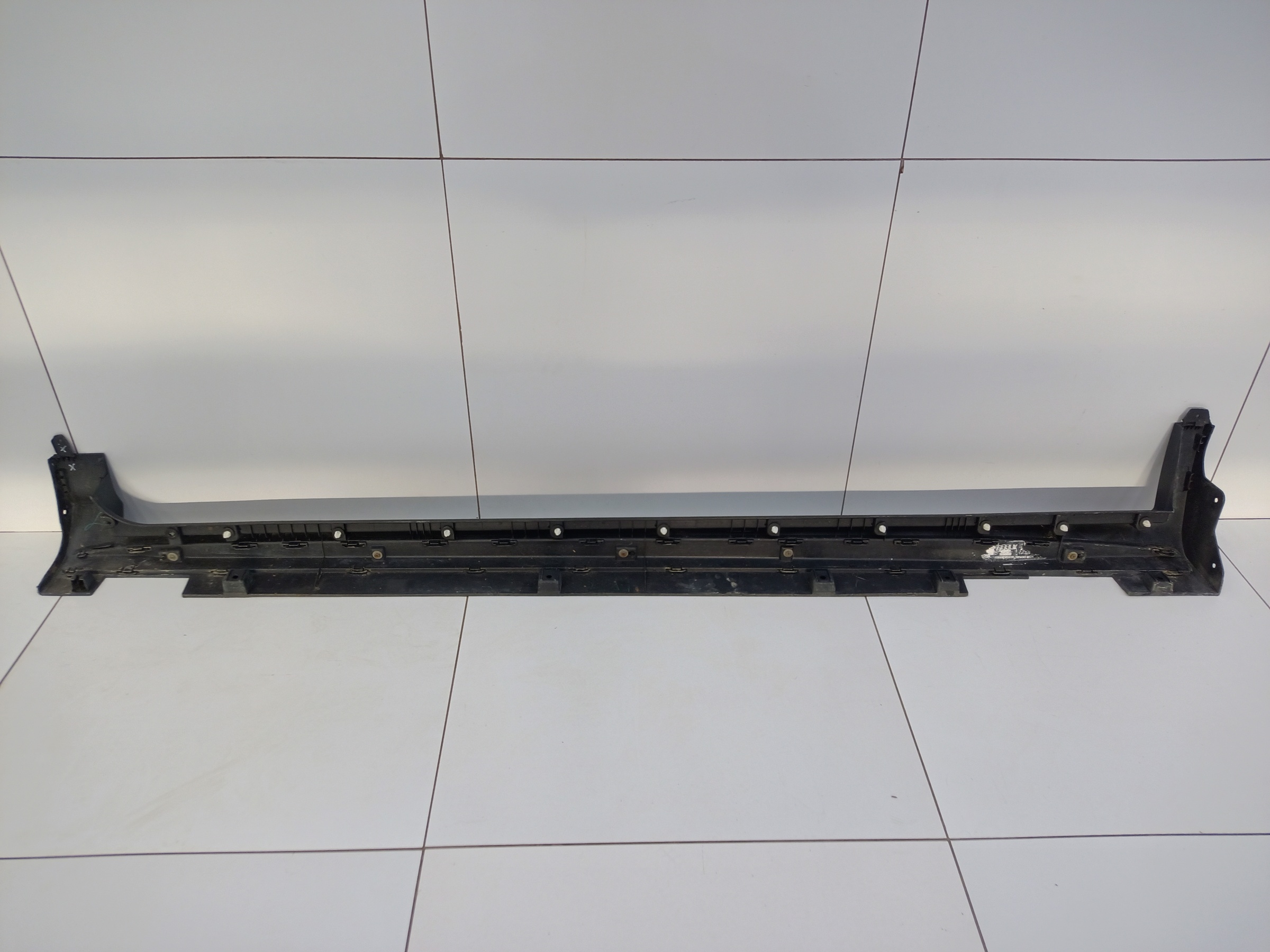Накладка порога правого Geely Coolray