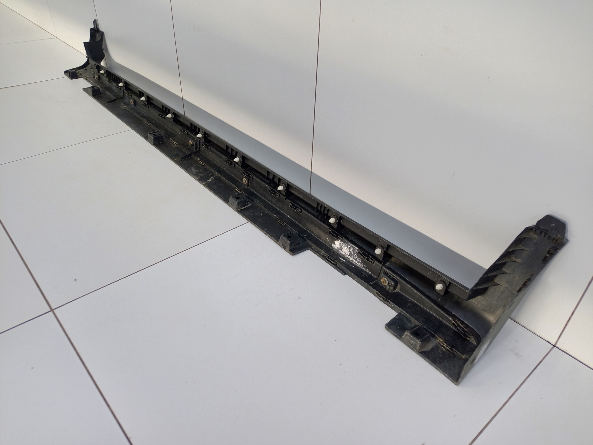 Накладка порога правого Geely Coolray