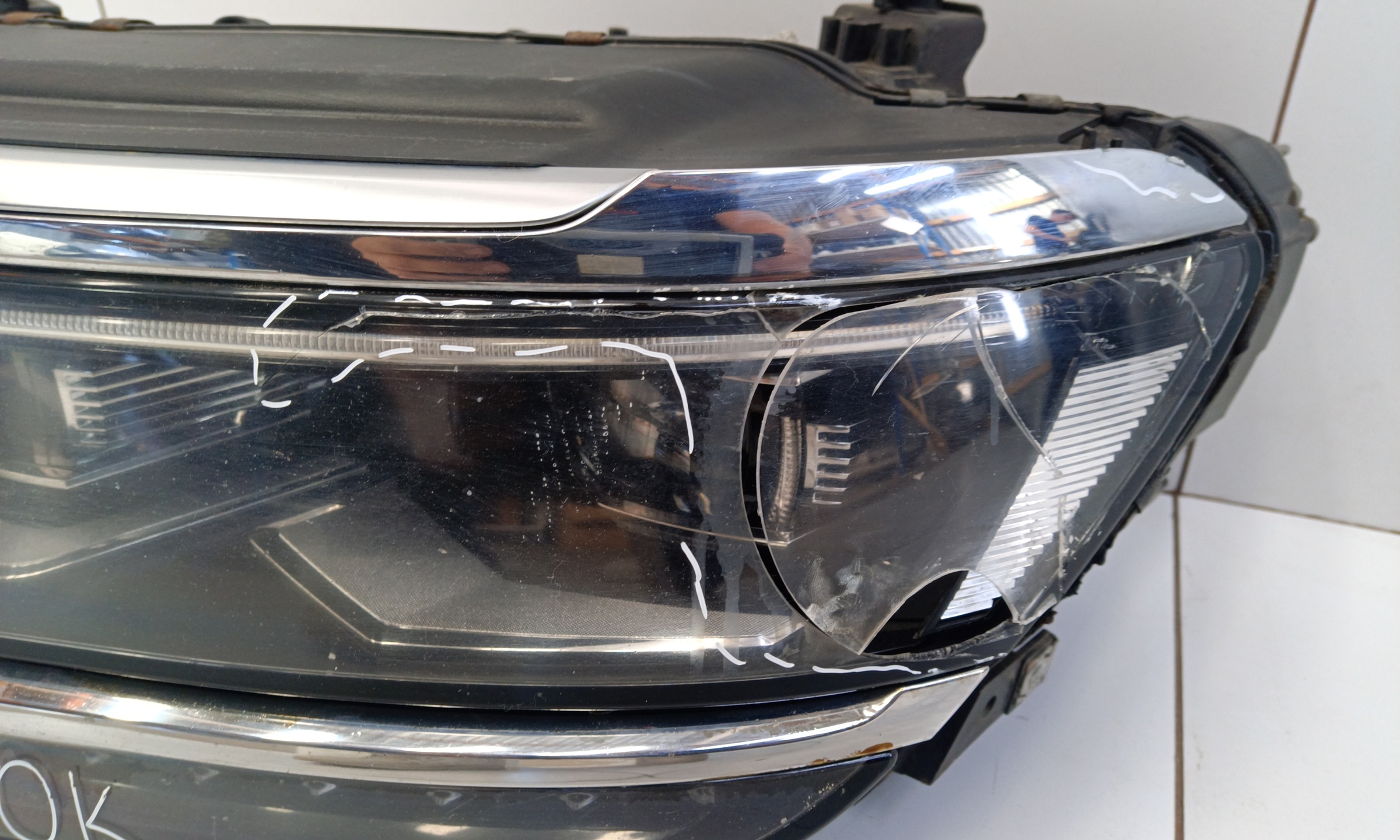 Фара передняя левая Volkswagen Tiguan 2 LED
