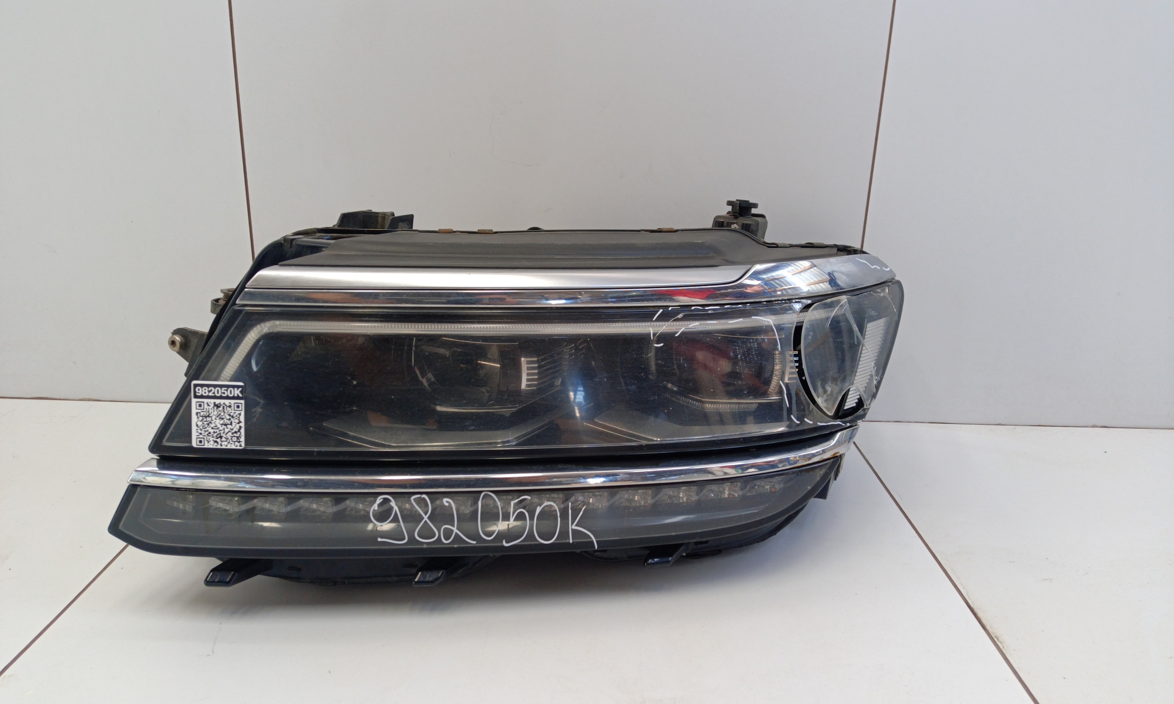Фара передняя левая Volkswagen Tiguan 2 LED