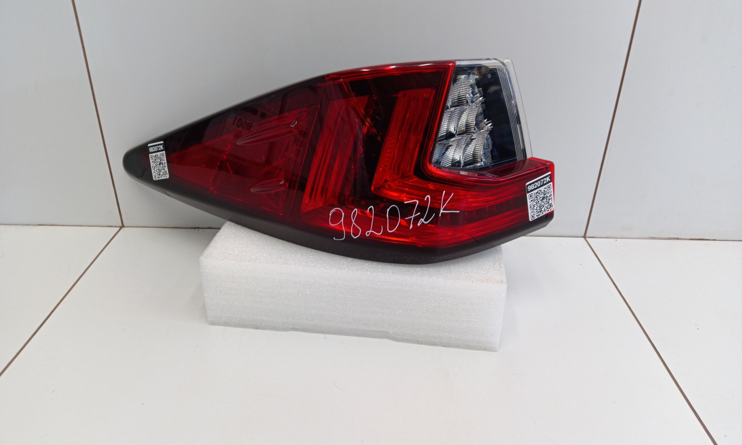 Фонарь задний левый наружный Lexus RX 4 LED