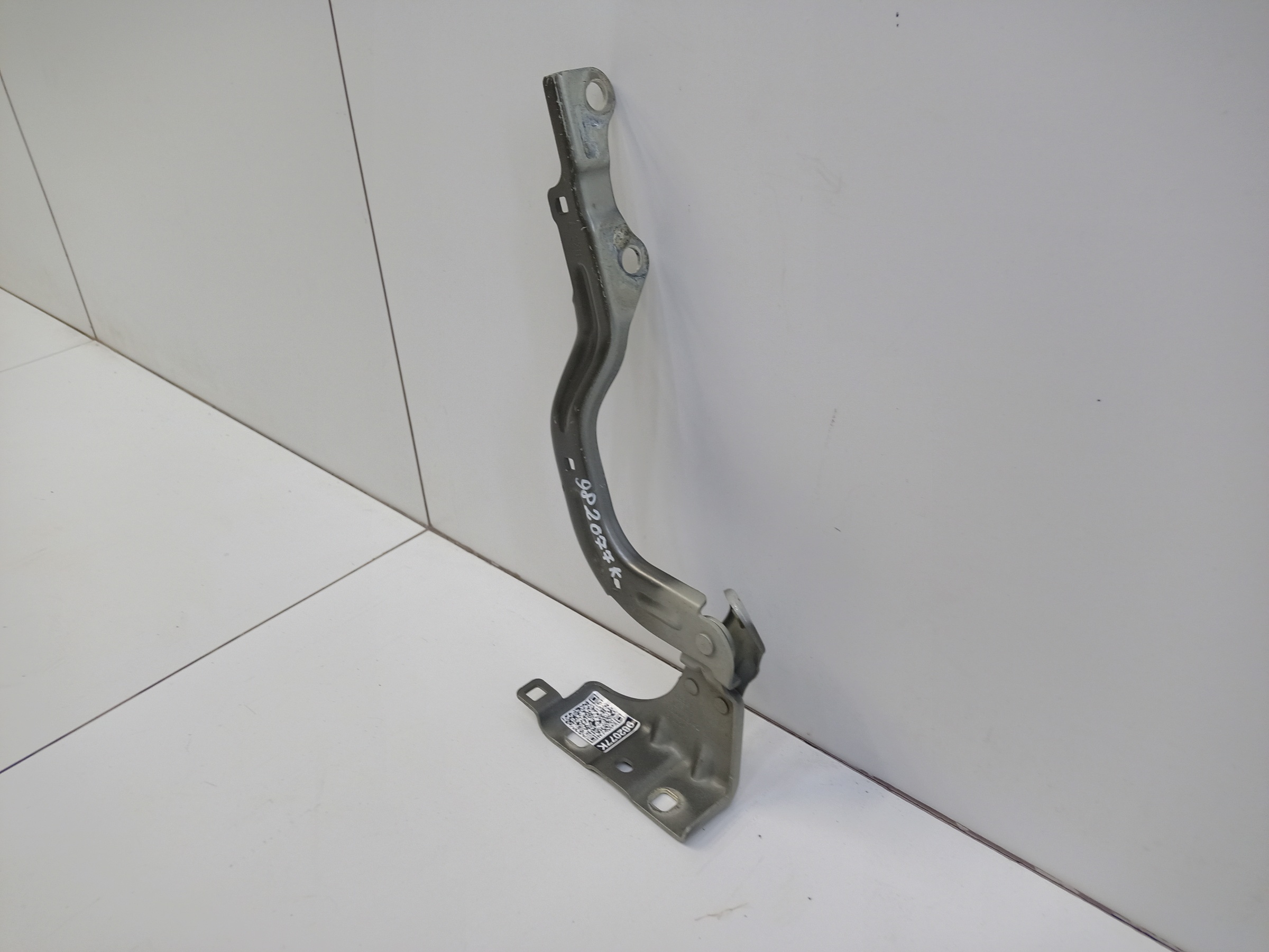 Петля капота левая Geely Coolray