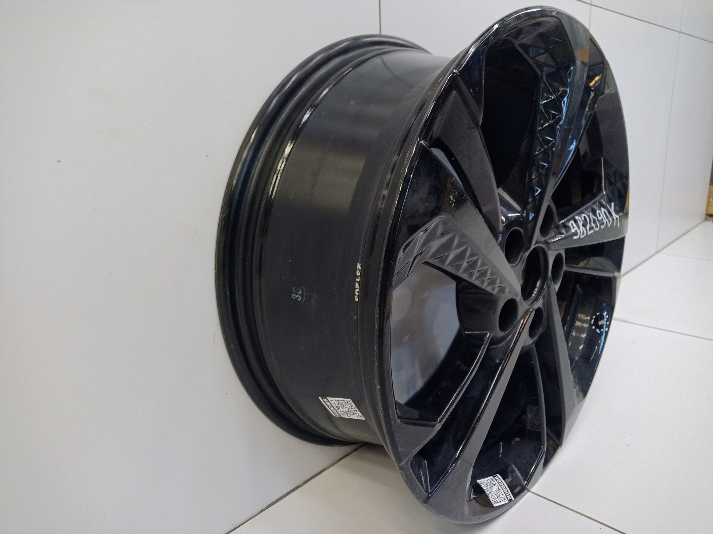 Диск колеса литой Geely Coolray Restail R18