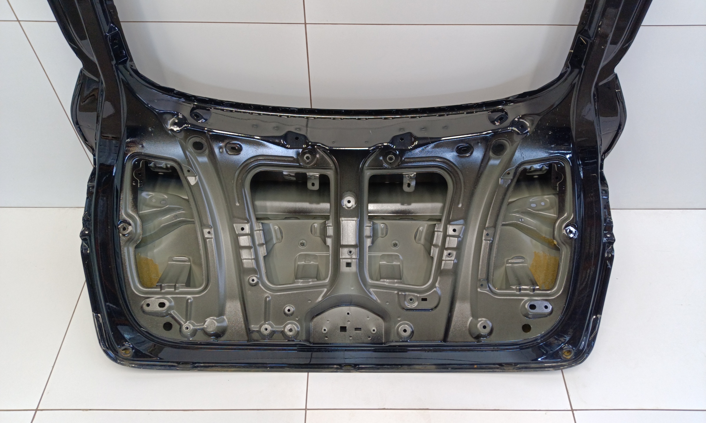 Крышка багажника Geely Tugella