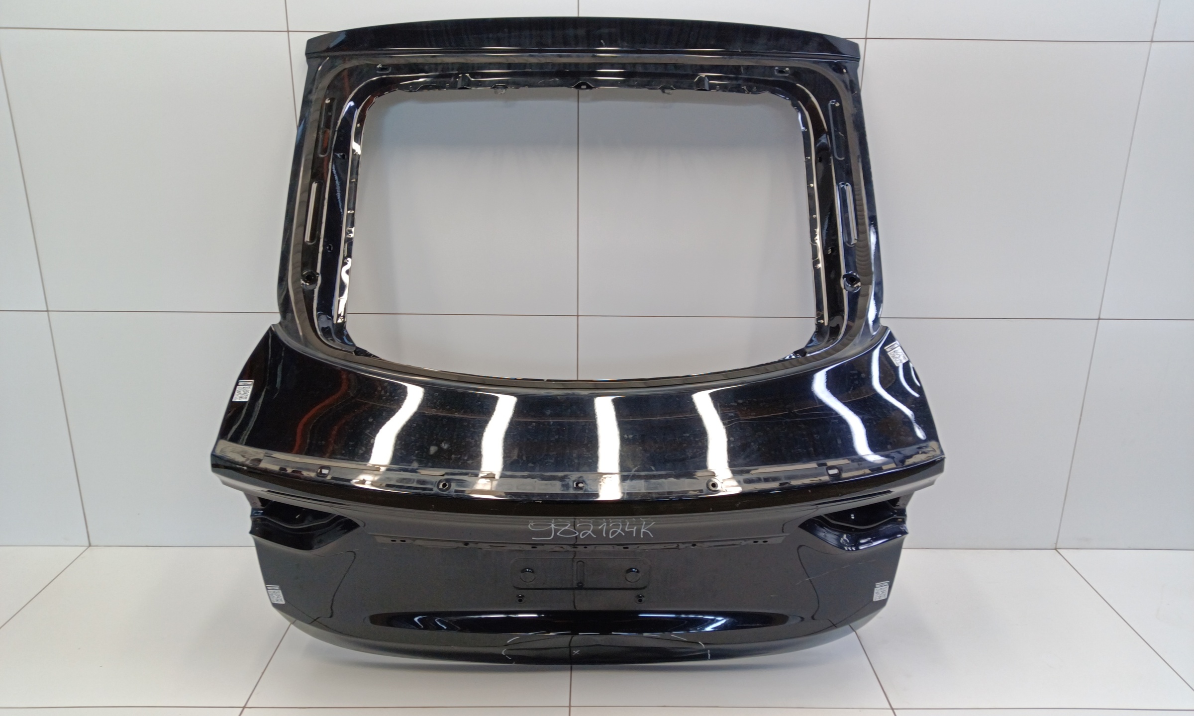 Крышка багажника Geely Tugella