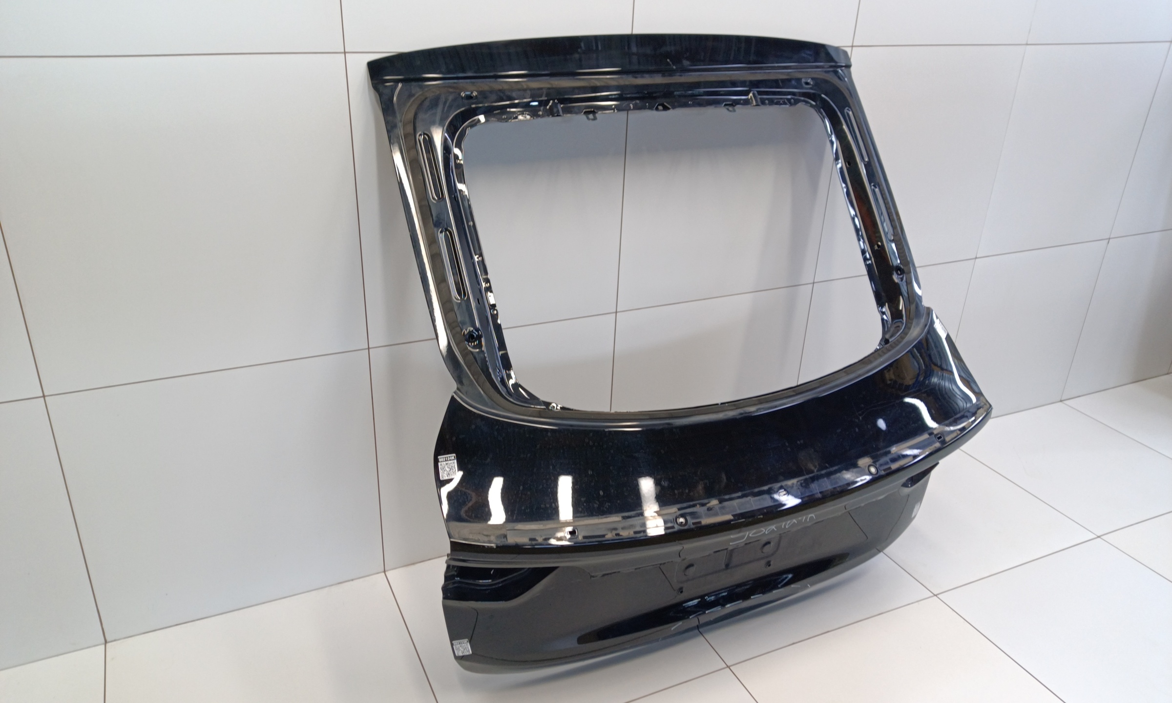 Крышка багажника Geely Tugella