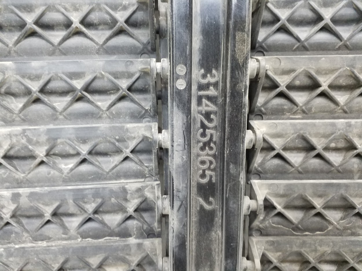 Жалюзи воздуховода радиатора Volvo XC60 2