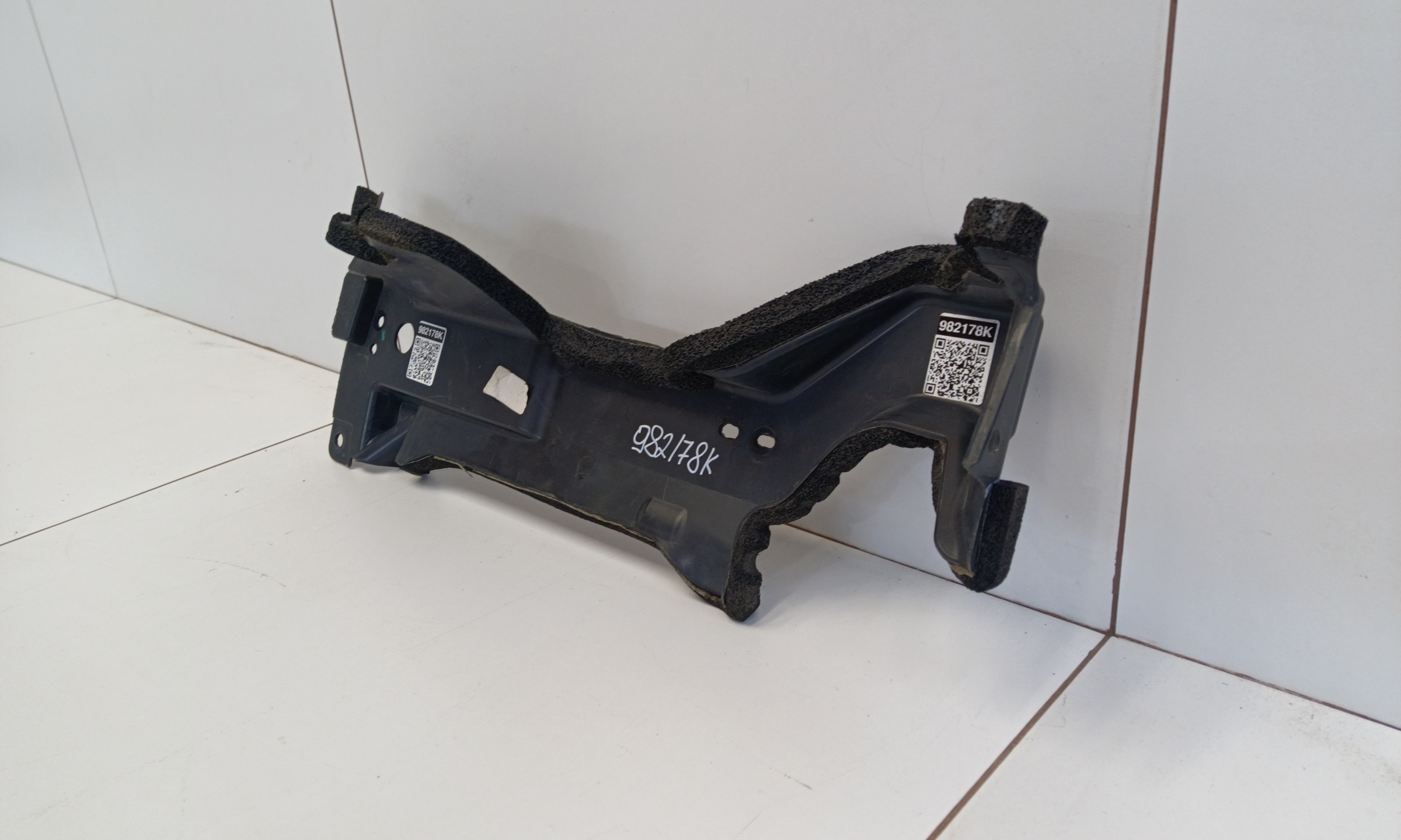Дефлектор радиатора левый Geely Coolray
