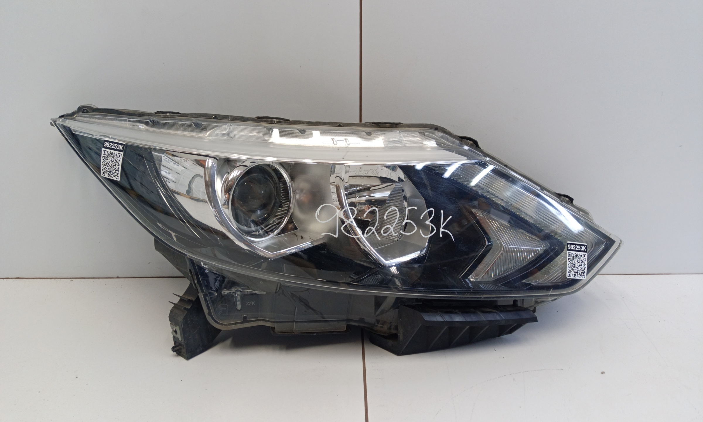 Фара передняя правая Nissan Qashqai 2 галоген ДХО