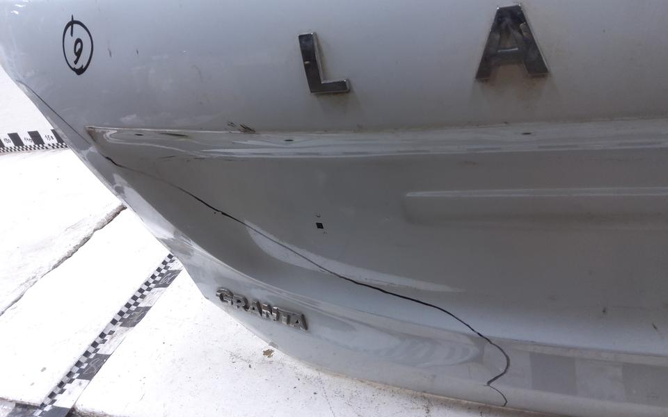 Крышка багажника Lada Granta Лифтбек с отверстием под дворник