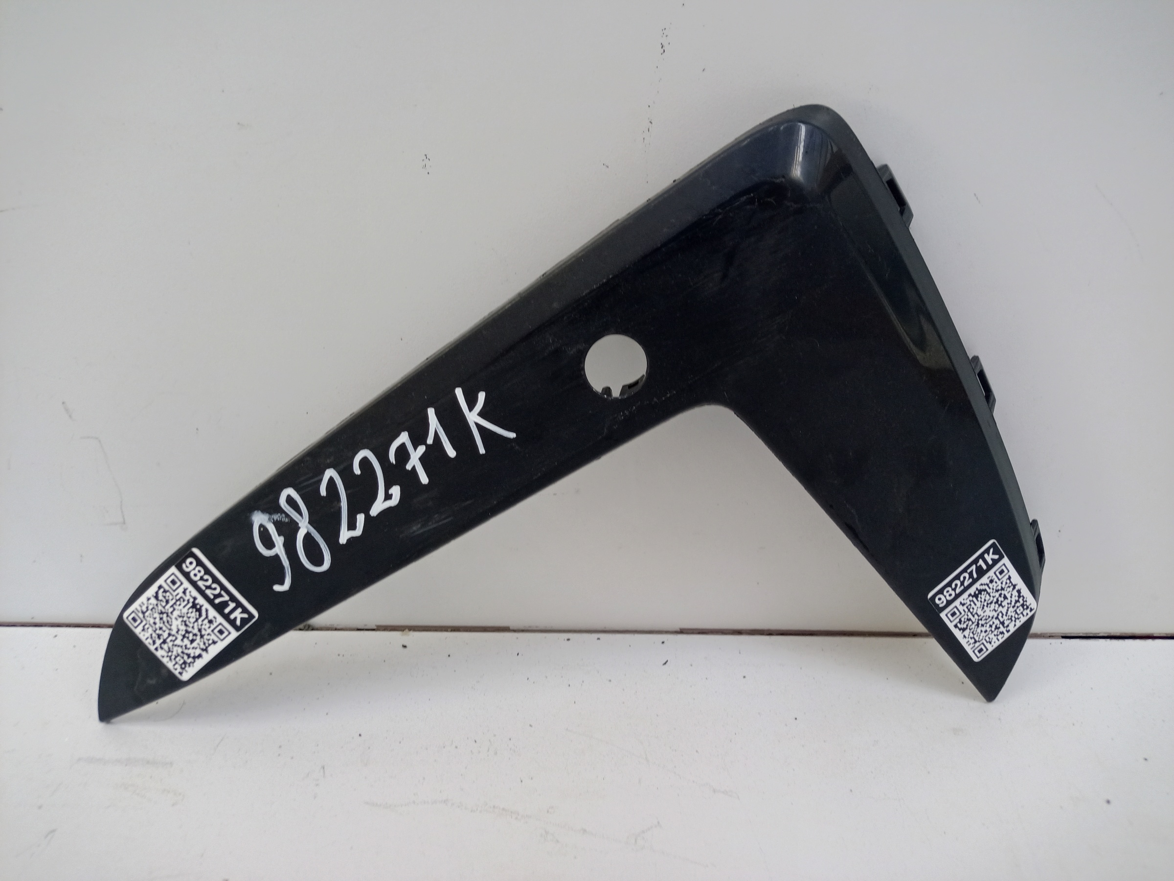 Накладка левой решетки переднего бампера верхняя BMW 5er G30 Restail M-paket