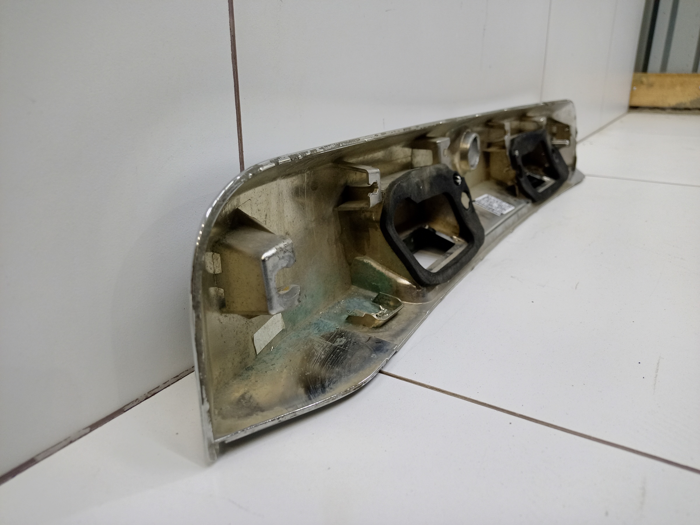 Накладка крышки багажника Renault Duster 1