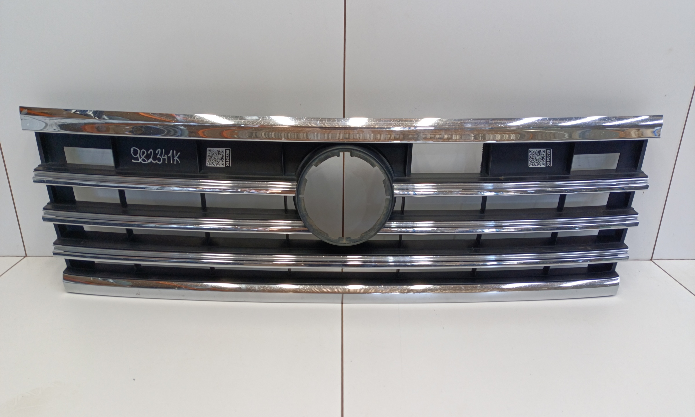 Решетка радиатора Volkswagen Touareg 3