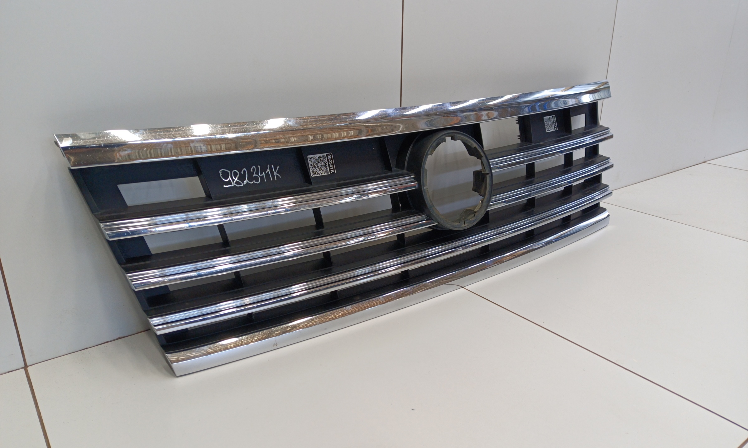 Решетка радиатора Volkswagen Touareg 3