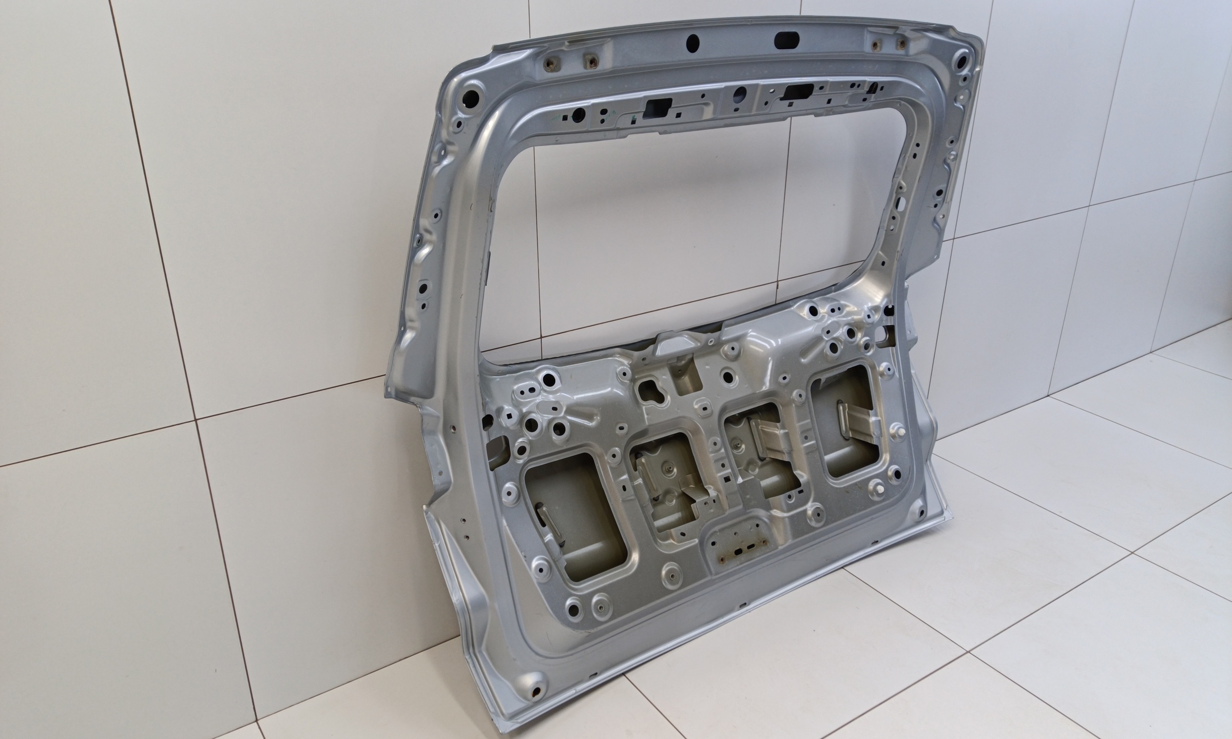 Крышка багажника Geely Atlas Pro