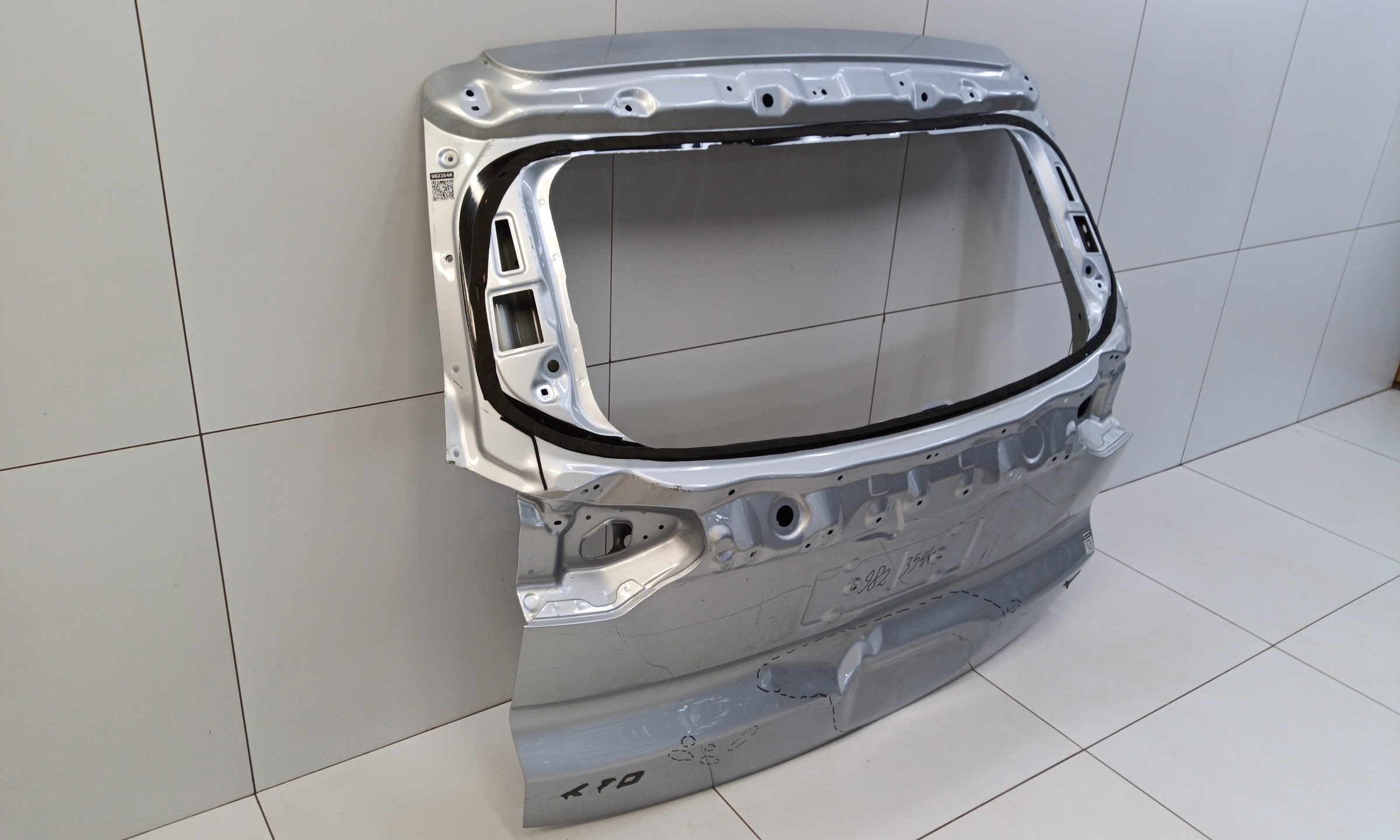 Крышка багажника Geely Atlas Pro