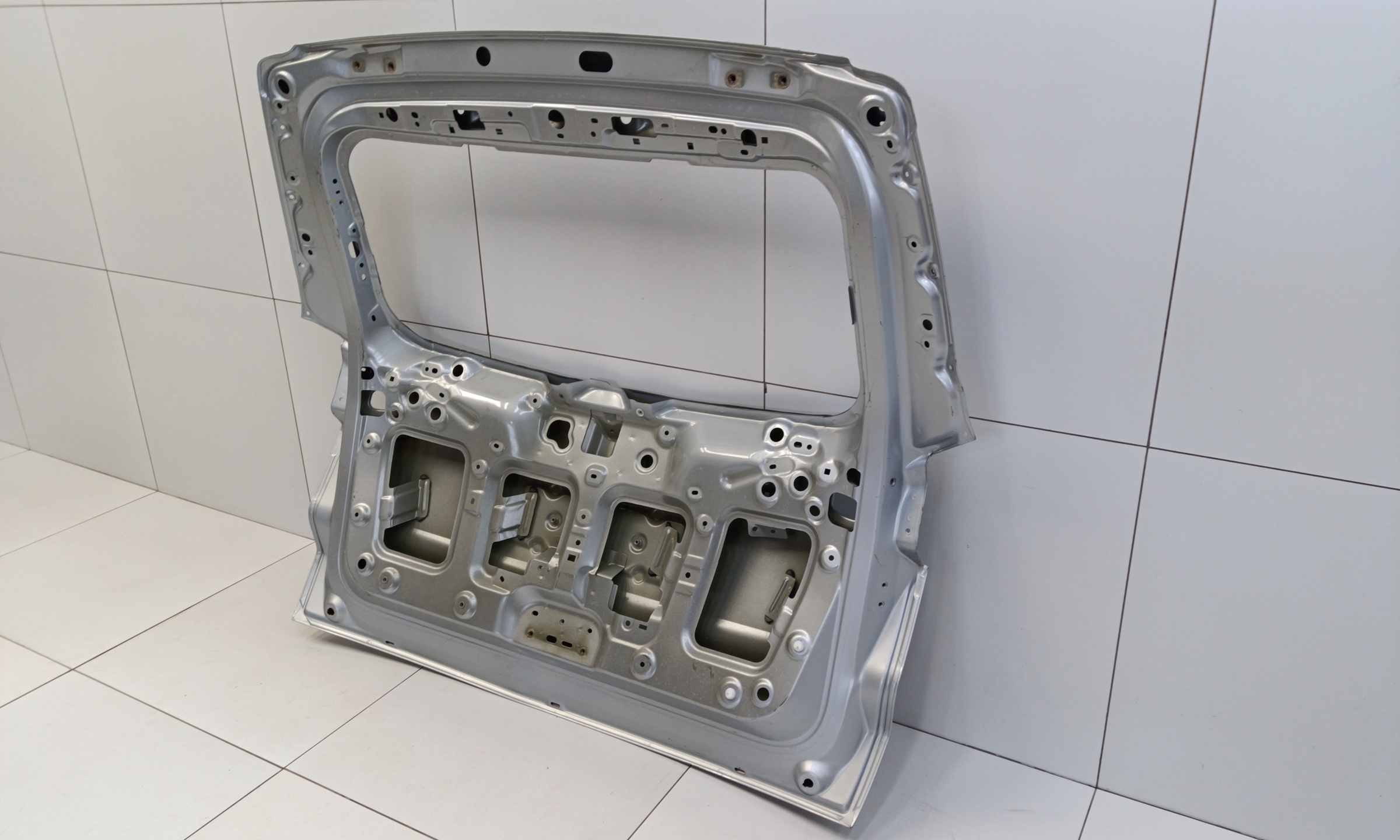Крышка багажника Geely Atlas Pro