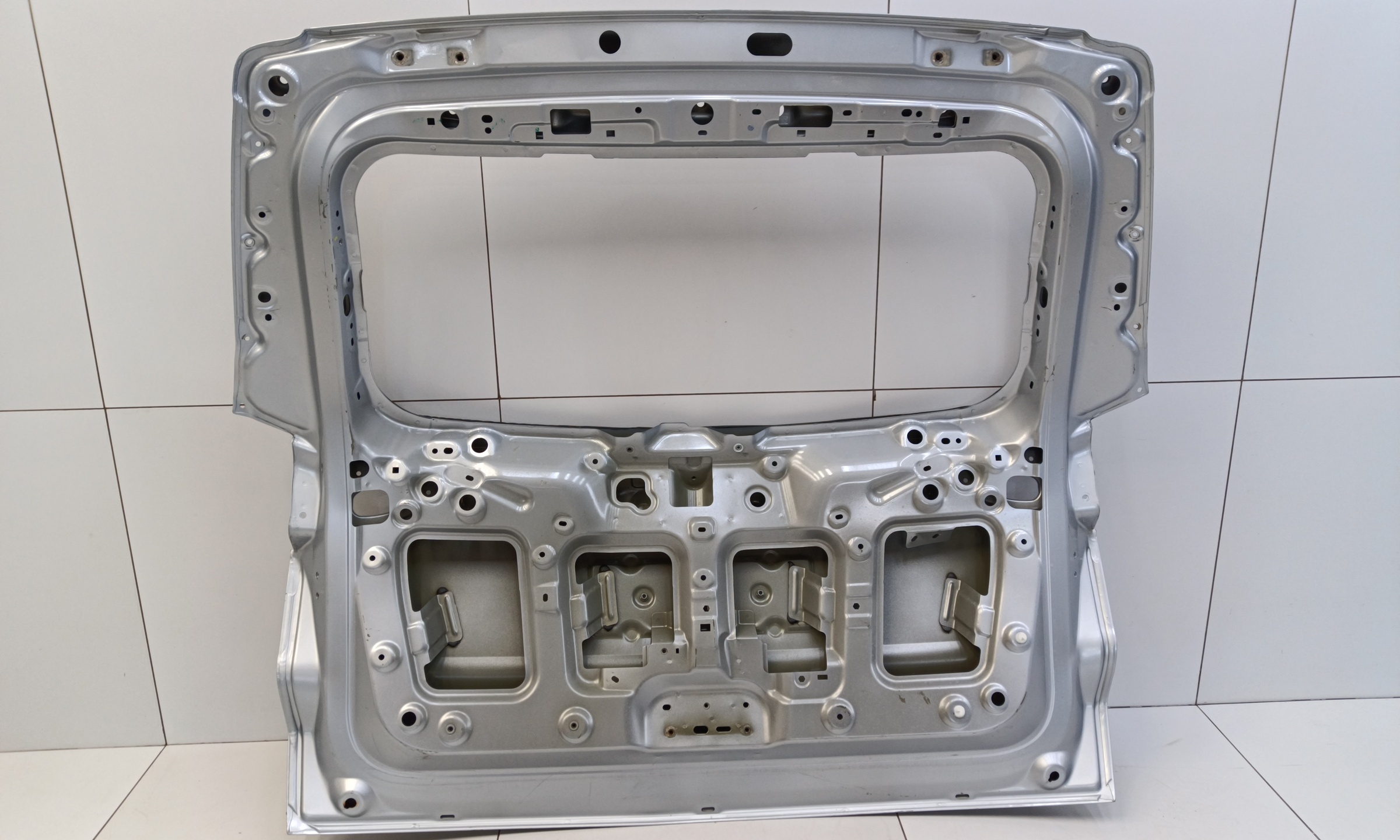 Крышка багажника Geely Atlas Pro