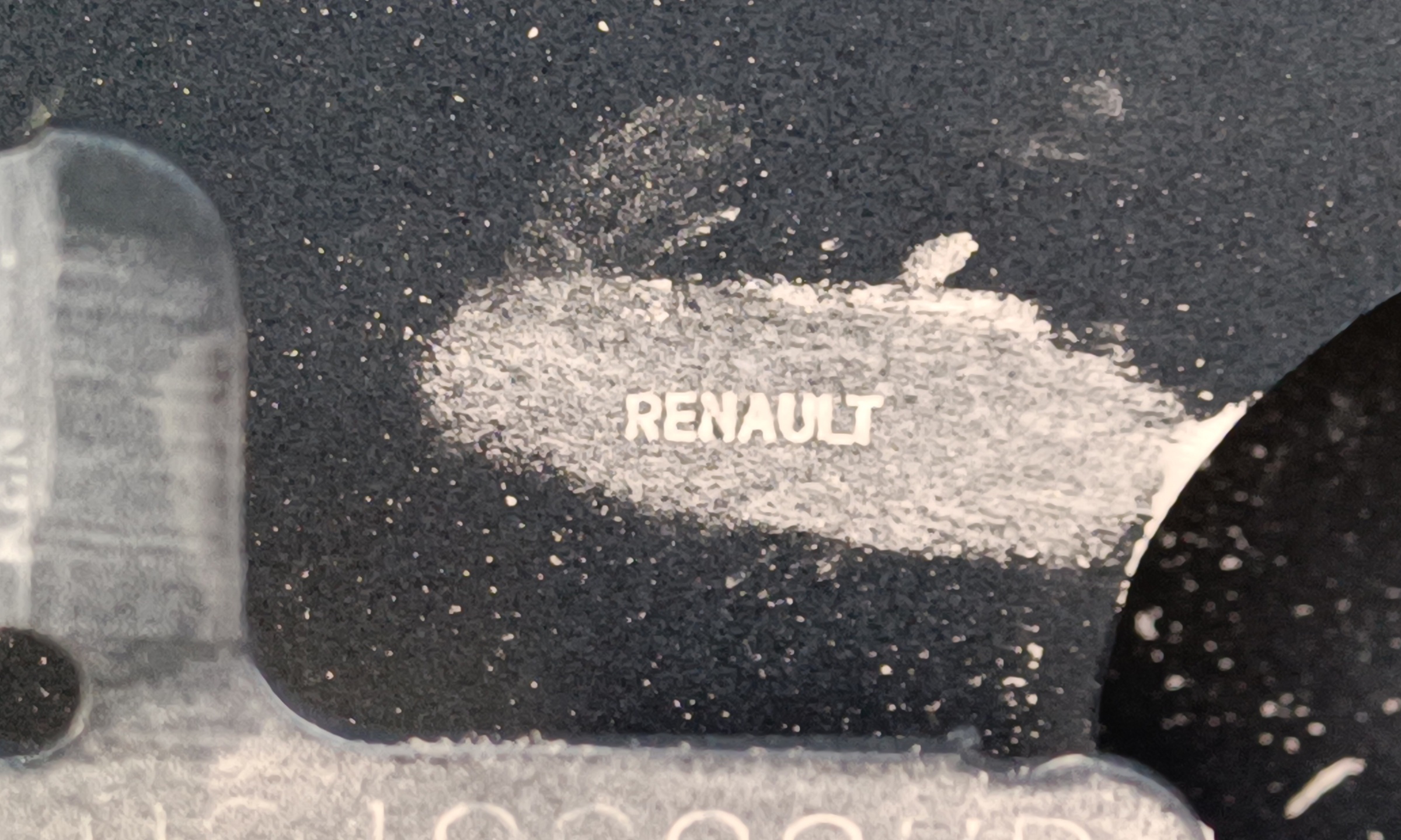 Крышка багажника Renault Duster 1
