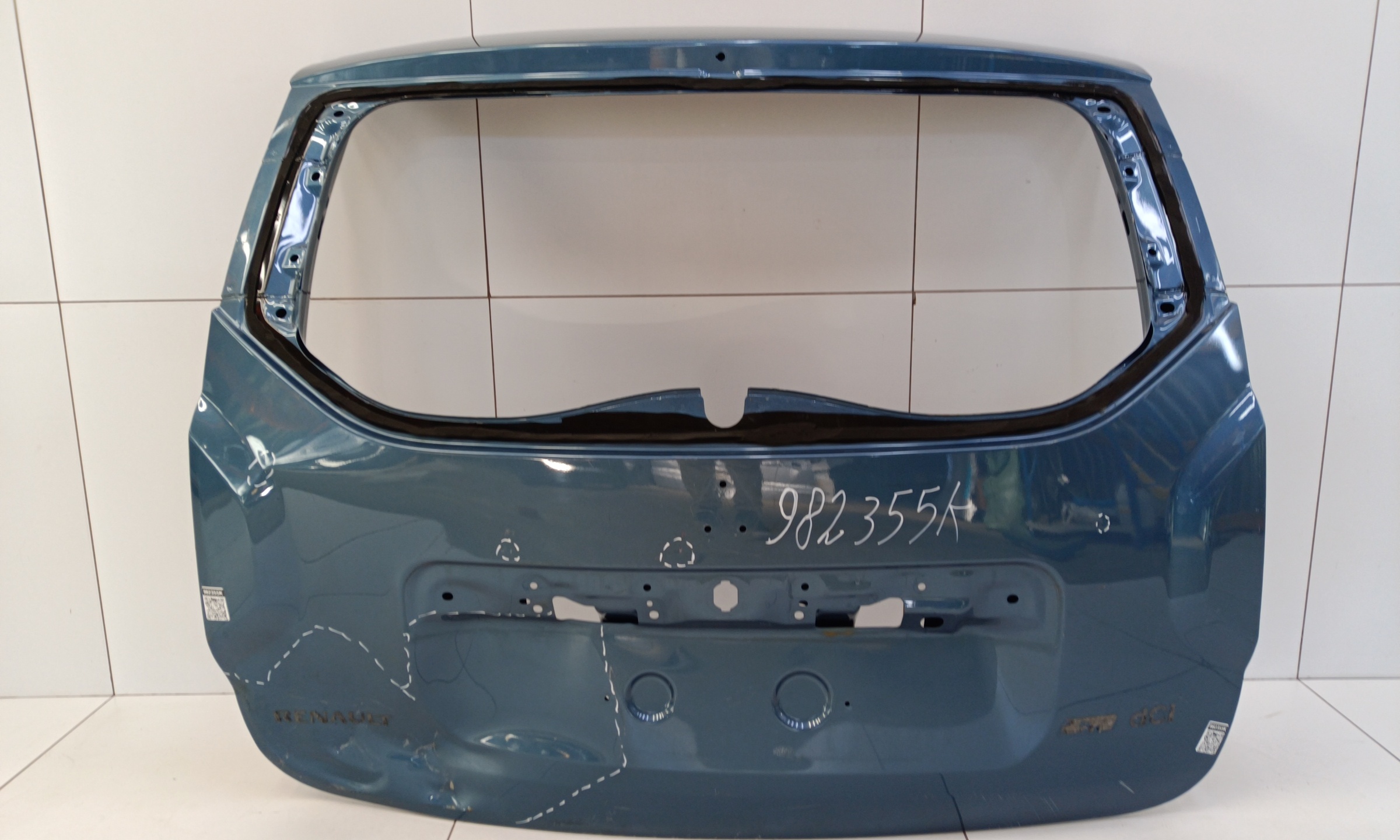 Крышка багажника Renault Duster 1