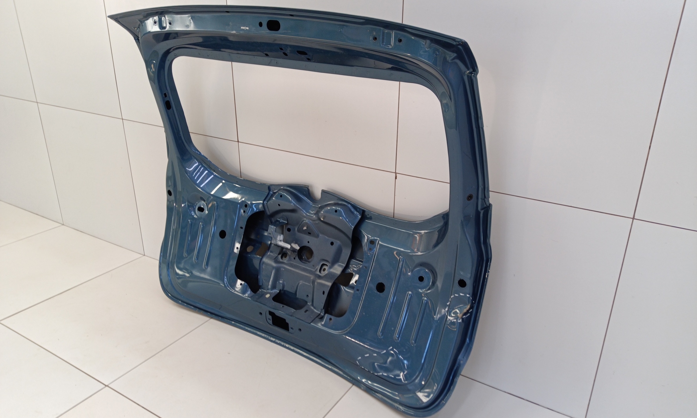 Крышка багажника Renault Duster 1
