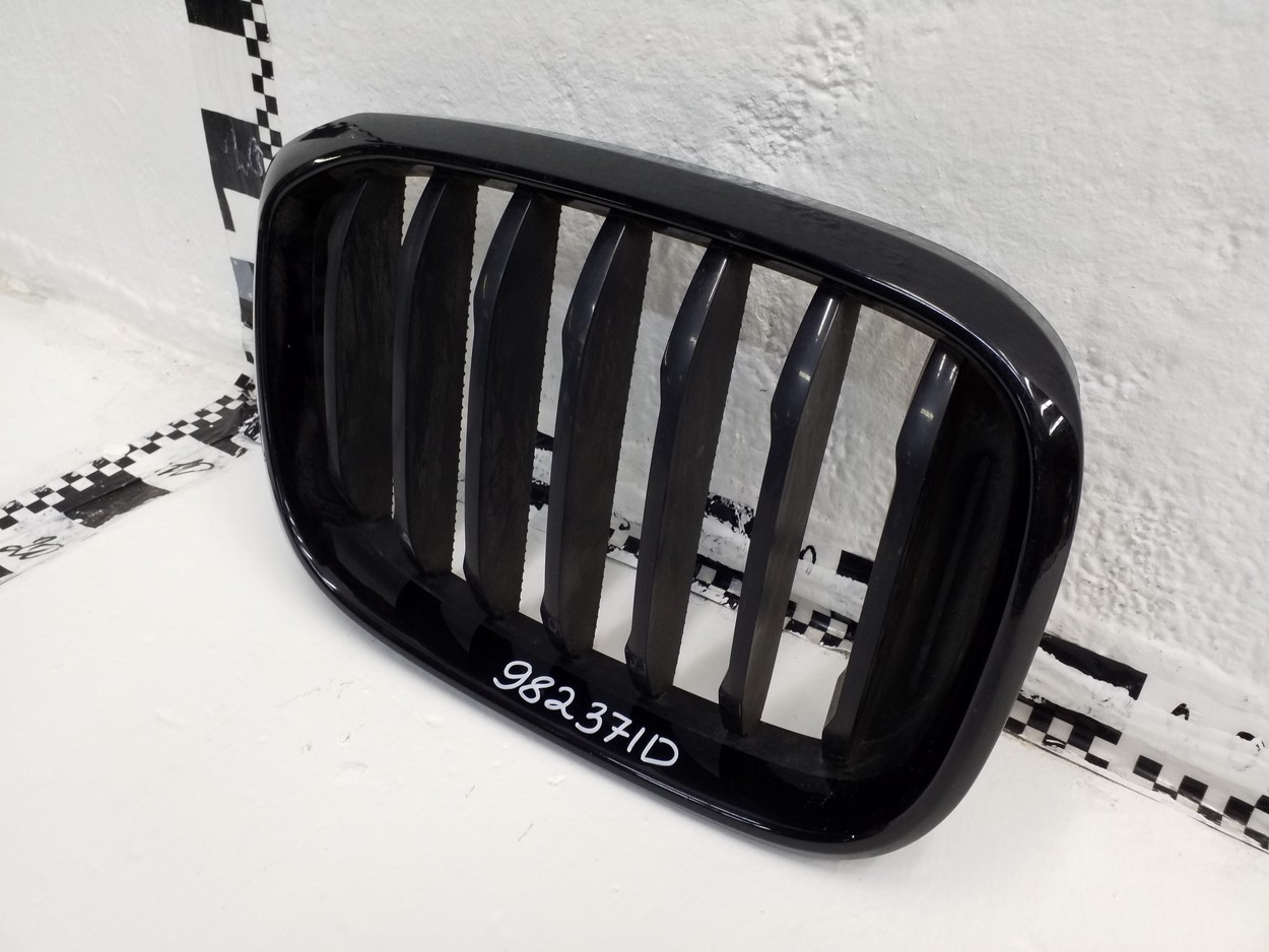 Решётка радиатора правая BMW X3 G01 черная