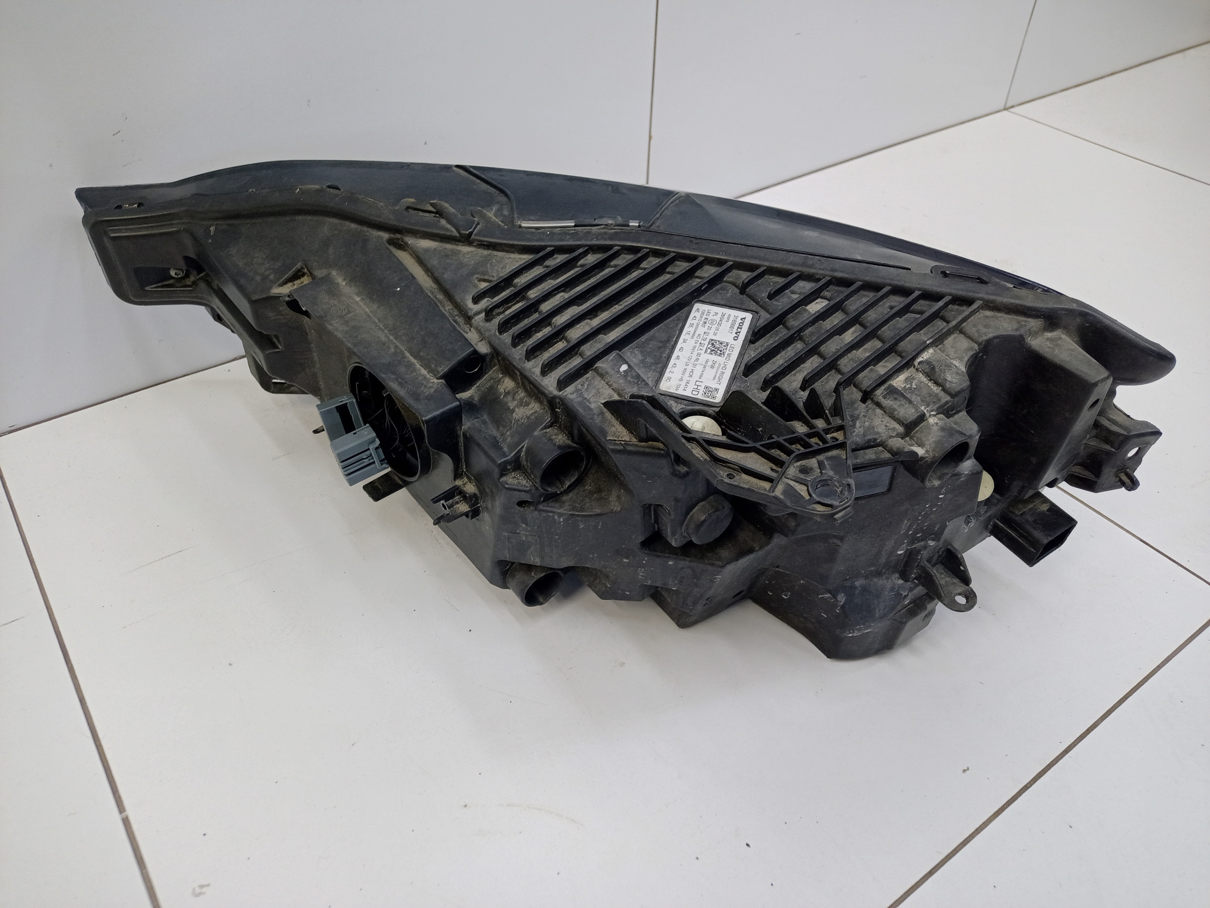 Фара передняя правая Volvo XC60 2 LED