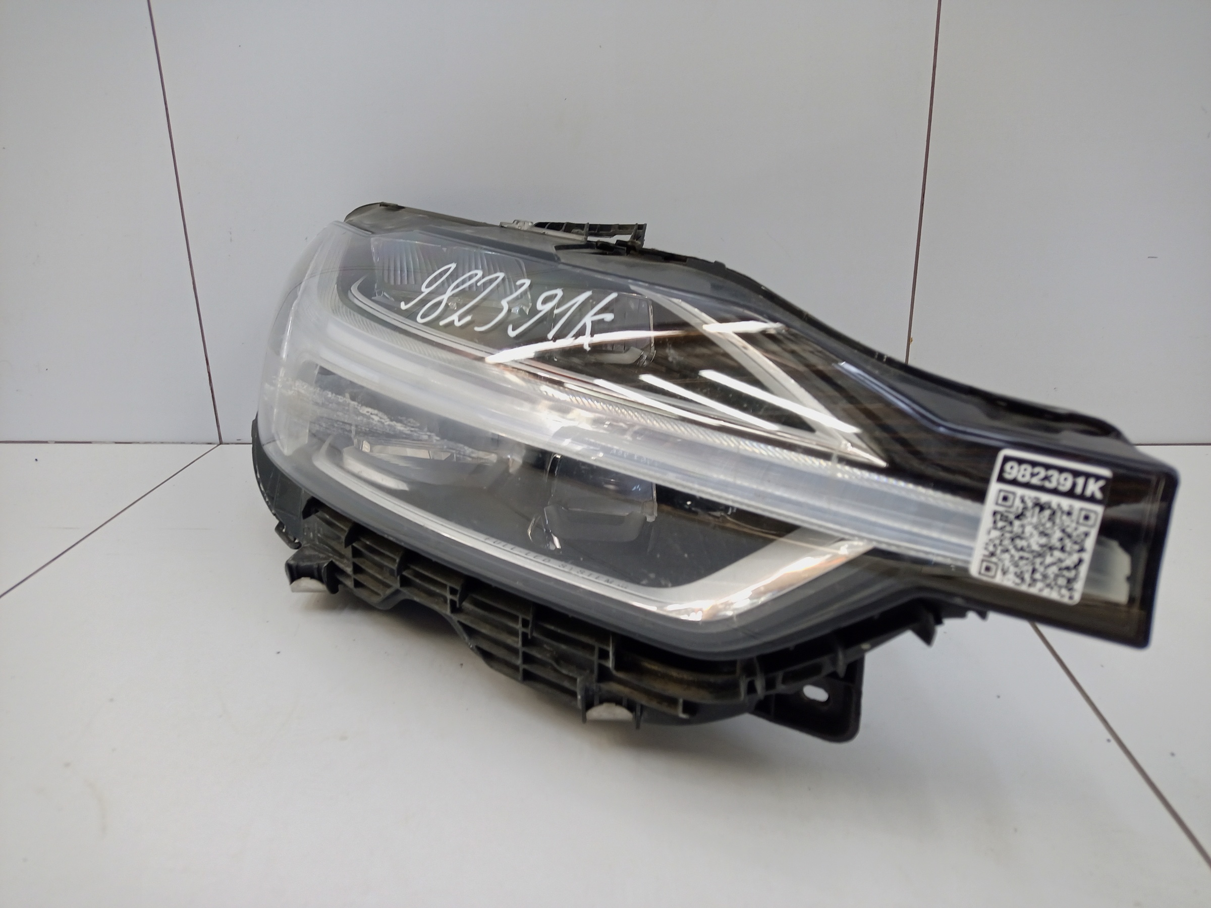 Фара передняя правая Volvo XC60 2 LED